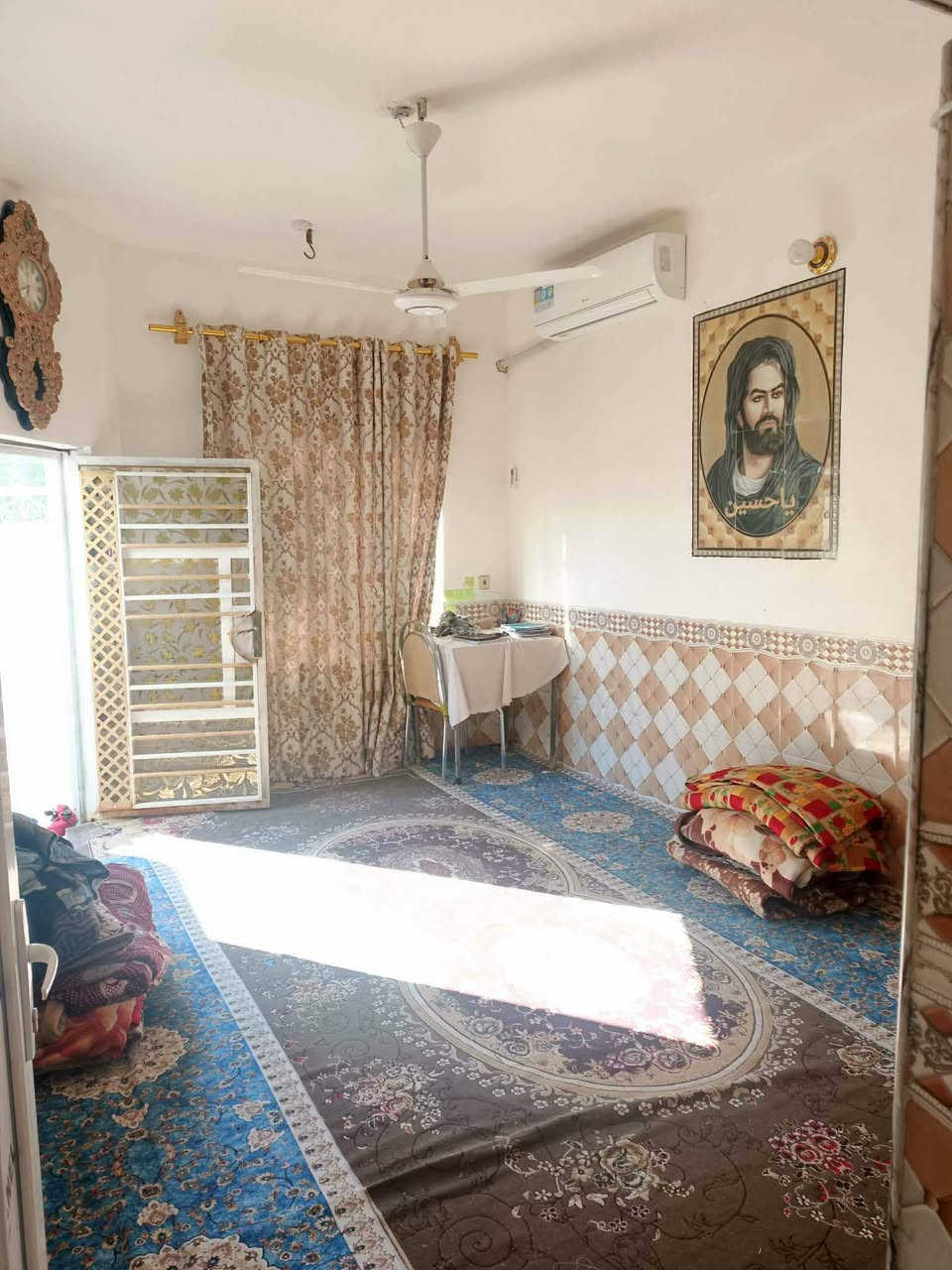 السلام عليكم دار للبيع مساحه 110م بناء حديث الموقع بابل محاويل.حي الدور مكون من استقبال+ غرفه نوم واحده +مطبخ+ هول +صحيات خارجيه +حمام داخلي ملاحظه مستعجلين على البيع السعر 35 وبي مجال للشاري
متوفر كافه الخدمات ماء أسالة خط مولد مدارس قريبة جداا بنفس المنطقة
 للاستفسار الاتصال على الرقم ***********
او ***********@
