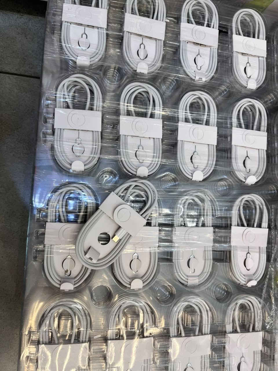📣 عرض خاص لفترة محدودة! احصل على كيبل الشحن الأصلي المتين بأفضل سعر! 📣
​تبحث عن كيبل شحن يدوم طويلاً ويوفر شحناً سريعاً وآمناً لجهازك؟ لا تبحث بعيداً! نقدم لك كيبل الشحن المضفر عالي الجودة المتوافق مع أجهزة [ الآيفون والأندرويد (Type-C أو Lightning حسب المتوفر)].
​لماذا تختار هذا الكيبل؟
​⚡️ شحن سريع: يدعم تقنية الشحن السريع لتوفير وقتك.
​💪 متانة فائقة: مصنوع من مواد مضفرة قوية تقاوم التشابك والقطع.
​🔗 توافق واسع: يعمل مع معظم الأجهزة الذكية الحديثة.
​🔋 حماية البطارية: مزود برقاقة ذكية لحماية بطارية جهازك من الشحن الزائد.
​✨ تصميم أنيق: متوفر باللون الأبيض الكلاسيكي.
​السعر المفاجأة:
​امتلك هذا الكيبل الرائع الآن بسعر خيالي... 2250 دينار فقط! لفترة محدودة جداً!
​❌ لا تفوت هذا العرض الذهبي! الكمية محدودة!
​للطلب أو الاستفسار، يرجى التواصل معنا عبر:
​الرسائل المباشرة: [على صفحتنا في ماسنجر

​الواتساب: [***********]
​
​🚛 متوفر خدمة التوصيل لجميع المحافظات! 🚛
​#شاحن #كيبل #شحن_سريع #اكسسوارات_موبايل #عروض #تخفيضات #العراق #بغداد #بصرة #موصل #النجف #كربلاء
