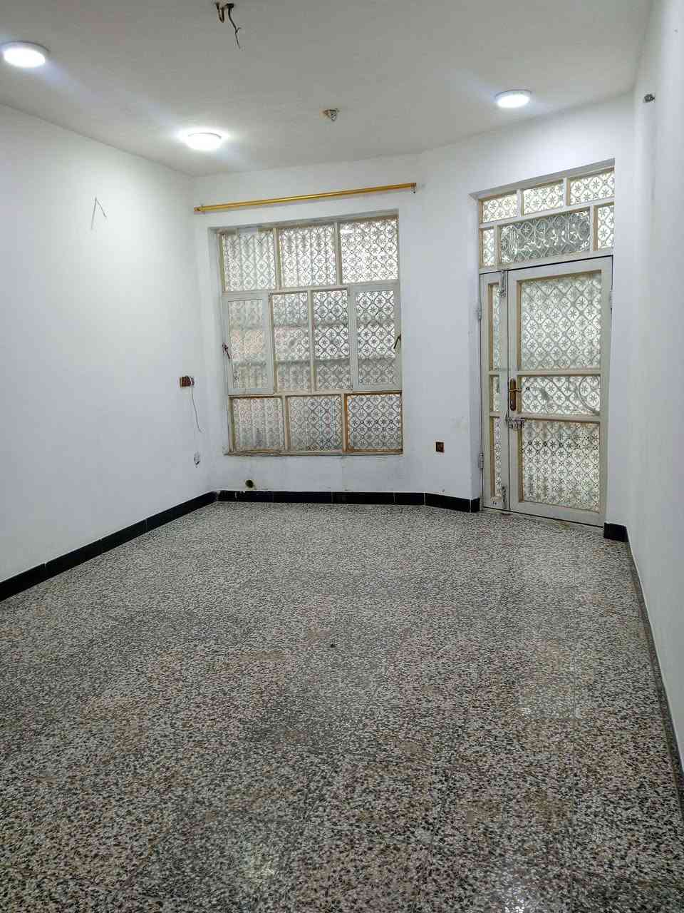 🏡 بيت للبيع في الزعفرانية مقابل ديالى الشمالية
المساحة: 150 متر زراعي سند 25

تفاصيل البيت:

▪️ البيت يحتوي على مدخلين:

مدخل للاستقبال

مدخل  إلى المطبخ 

4 غرف نوم

غرفة كبيرة بمساحة 6×4 متر

▪️ الصحيات:

صحيات داخلية وخارجية

🔹 المنطقة مخدومة بالكامل:

✔ كهرباء

✔ ماء

✔ مجاري

✔ شارع مبلط

✔ إنترنت كيبل ضوئي (الوطني)

🔹 ملاحظة: البيت مرتفع عن مستوى الشارع كما موضح في الصور. 
أقرب نقطة داله مقابل ديالى الشمالية 

📞 للاستفسار  التواصل على الخاص أو الاتصال على الرقم:  ***********

السعر: 170 مليون
