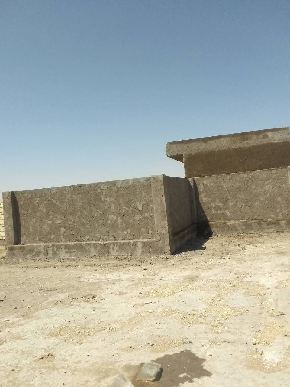 خلفه لبخ اسمنت ونثر شغل دراجه اولى
وملتزم بل عمل رقم هاتف ***********
وات ساب ونتصال

