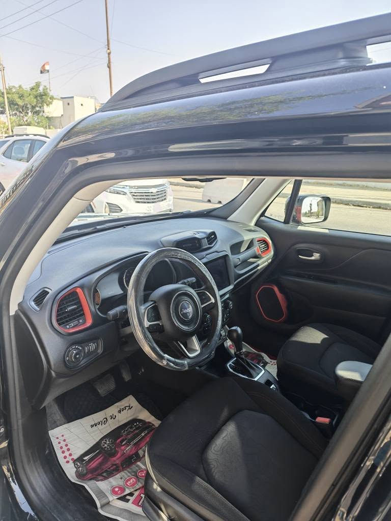 🚙 للبيع جيب رينيجيد Trailhawk 4×4 موديل 2023

🔥 Trailhawk – أعلى فئة للقيادة الوعرة

• موديل: 2023
• الفئة: Trailhawk 4×4
• المحرك: 1.3 لتر تيربو
• القوة: 177 حصان
• ناقل حركة: أوتوماتيك 9 سرعات
• دفع رباعي 4×4
• أنظمة قيادة للطرق الوعرة
• وضعيات قيادة: Auto / Snow / Sand / Mud / Rock
• نظام Hill Descent Control
• جنوط ألمنيوم
• شاشة ترفيه ودعم Apple CarPlay وAndroid Auto
• كاميرا خلفية وحساسات
• مثبت سرعة
• ماشية: 35,000 كم
• لايت اوتو مع حركة سيرة يمت تشغل لايت
• بصمة
سيارة فقط جاملغ سايق مصبوغ بدون ايرباك بي كم مكان بارد تكحيل
📍 كركوك
سنوية وهزة كله جديد
سعر بي مجال لطيبين
📞 للتواصل *********** كركوك, العراق
