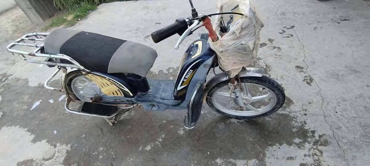 ​🚴‍♂️ دراجة شحن للبيع بسعر مناسب جداً 🚴‍♂️
الحالة: كشر ونظافة 70% مثل ما موضح بالصور.

​الأغراض الشغالة: البريك قوي وشغال + الضوء شغال.

​النقص: البطاريات واقفة وتحتاج تبديل فقط.

​السعر: 95 ألف (وبيها مجال بسيط للطيبين).

​📍 العنوان: الفلوجة - النعيمية (قرب البانزين خانه).

📞 للتواصل والاستفسار: ***********
