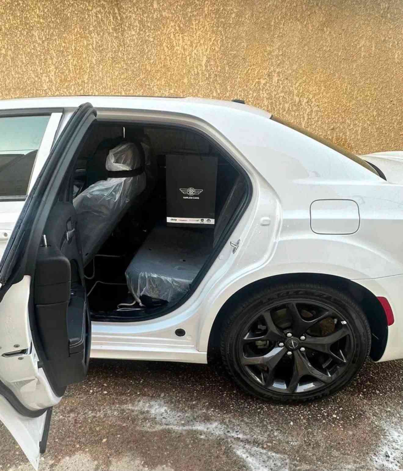 اوباما 2023 S300 فول مواصفات S خليجي هارلم
ماشيه 12 الف حقيقي شرط الفحص زيروووووو هارلم ب اسم شركه اقليم تايرات بلادي
رقم أربيل الجديد تحويل وكاله حاضر ب اسم شركه 
المواصفات :
* الواجهة الأمامية بجم عريض اسود. 
* پانوراما . 
* رادار مع مانع تصادم بلدعاميه . 
* نقطة عمياء . 
* حساسات امامية . 
* مصابيح امامية زنون مع LED . 
* ويل قياس 20 أنج . 
* حساسات خلفية . 
* شاشه كبيرة مع نظام ملاحة نفكيشن GPS .
* سستم صوت الپاين مع سماعات بريميوم .
* دمام صوت 
* داخل جلد  .  
* مقاعد أمامية كهربائية عدد 2 . 
* ذاكرة لحفظ وضعيات الجلوس (ميموري) . 
* مقاعد أمامية تبريد وتدفئة . 
* مقاعد خلفية تدفئة . 
* تشغيل عن بعد . 
* ستيرن كهربائي . 
* تدفئة ستيرن . 
* محدد سرعة . 
* تلفون بلوتوث . 
* كاميرا خلفية .
* مرايا متحسسة للاضاءة العالية 
* كير شفتر بالستيرن* دخول ذكي (بصمة)
 يشغل كار بلي الشاشه  
رادارات حساسات 
السياره مغلفه نانو امريكي اصلي

السياره وكاله هارلم كفاله عامه
*********** مكانها بصره
