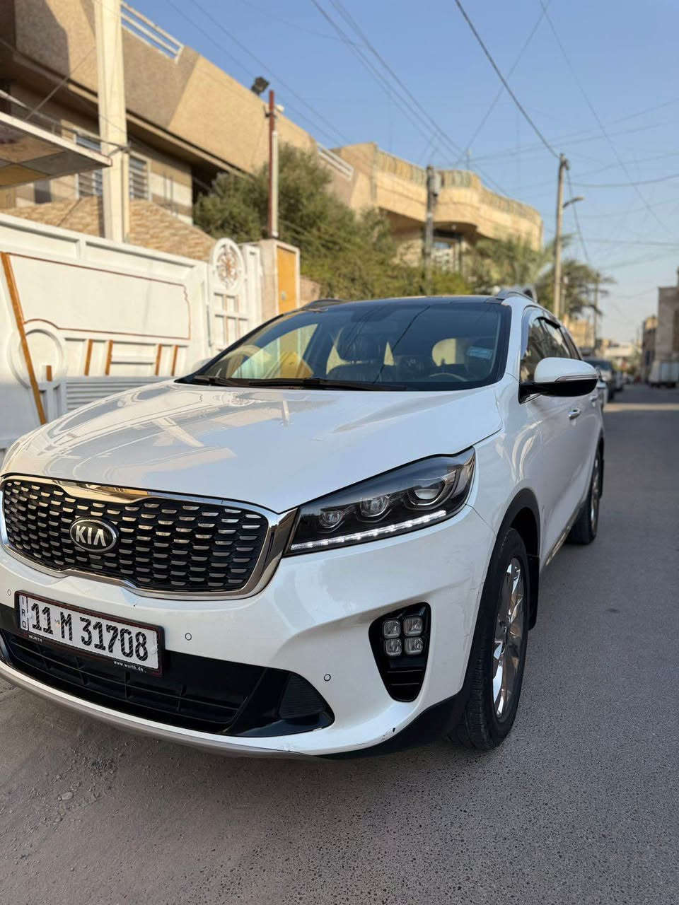 السلام عليكم عندي سورنتو 2019 خليجي مكفوله كفاله عامه من الصبغ والبارد كير مكينه صدر امامي خلفي كله على وضع الشركه السياره جديده كلش ماشيه 115 الف كيلو فول مواصفات 
بانوراما 
جلد 
6 سلندر 
سبعه راكب 
3 قطع تبريد 
خزن ميموري 
ويل 19
اربع انظمه قياده 
كامره 
حساسات امامي خلفي 
كامره دواره 
مرئي شفط 
اشاره ترحيب 
اربع تحكمات ستيرن 
بصمه ابواب 
جنطه كهرباء
بردات خلفيه 
وبعد بيها هواي مواصفات 
السياره جاهزه من جميع النواحي متصرف عليها ابد تراي زيرو
العنوان بغداد الحريه الدولعي 
رقم الهاتف 
 ***********
*********** بغداد, العراق

