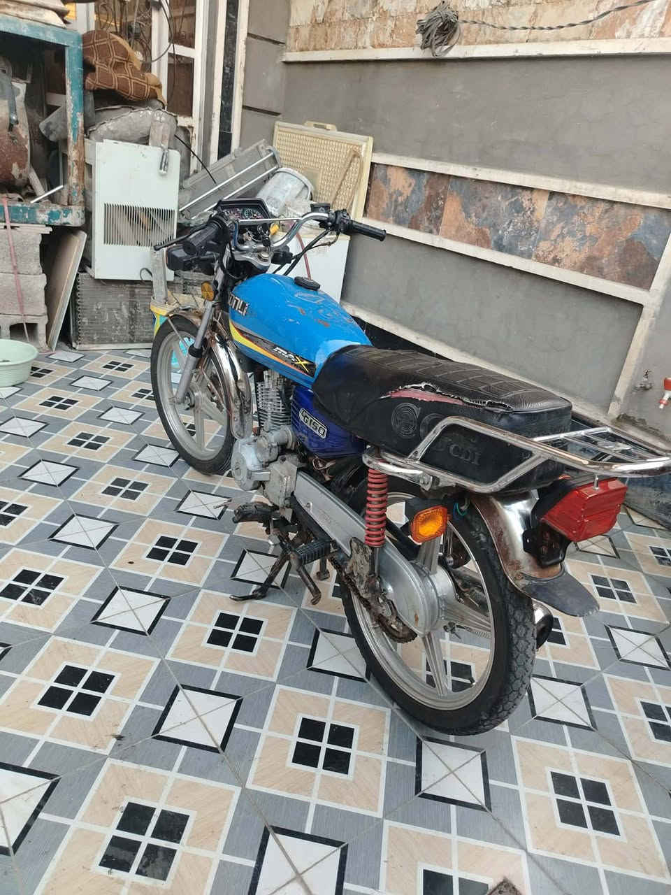 دراجة للبيع موديل 21 دراجه نقص برغي ما بيها دراجه نظيفه بس بيها تفيلس سعره 350 الشراي يتصل *********** وموجود خاص مكان ديالى شهربان
