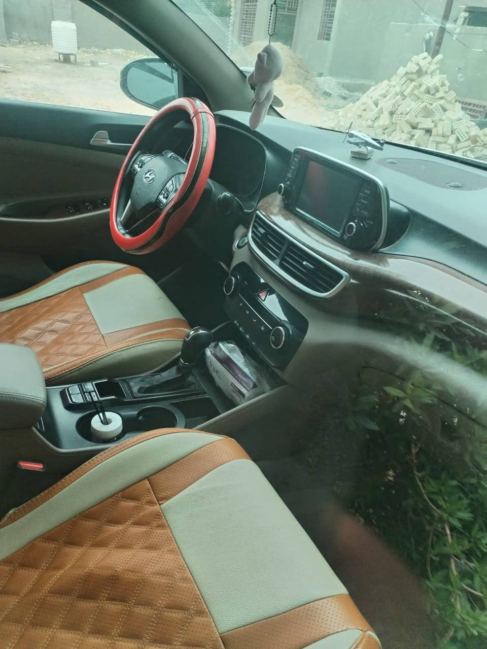 السلام عليكم توسان اللبيع موديل 2019رقم بغداد 
بيه صبغ حزام نص فول بس بنراميه مابيه سياره حلوه تخم تاير السعر 160وبيه مجال اللشراي ***********خابرني وتدلل
