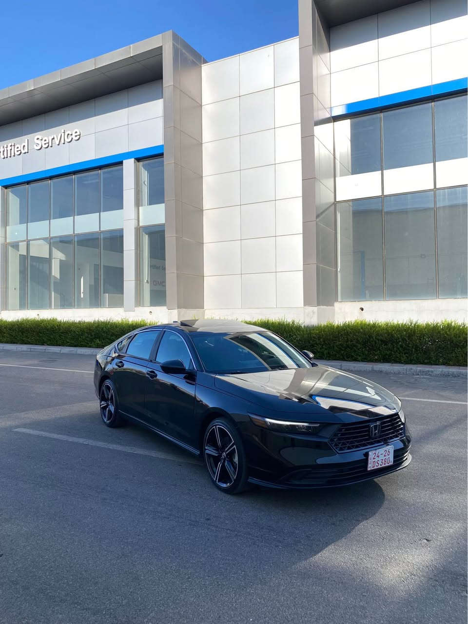 Honda Accord Sport Hybrid 2025
 
المحرك والأداء

* محرك بنزين 2.0 لتر، 4 سلندر
* نظام هايبرد Honda
* قوة المحرك البنزين 146 حصان
* القوة الإجمالية للنظام الهجين حوالي 204 حصان
* ناقل حركة إلكتروني e-CVT
* دفع أمامي FWD
* تشغيل هادئ واقتصادي جداً بالوقود

المواصفات والتجهيزات

* جنوط رياضية 19 إنش
* تصميم Sport رياضي
* شاشة وسطية 12.3 إنش
* تشغيل بصمة/زر
* تشغيل عن بُعد
* تكييف أوتوماتيك ثنائي المناطق
* كراسي أمامية مدفأة
* مقعد سائق كهربائي
* كاميرا خلفية
* حساسات ومساعدات قيادة Honda Sensing
* مثبت سرعة متكيف
* نظام المحافظة على المسار
* تحذير مغادرة المسار
* نظام الفرملة لتفادي الاصطدام
* تحذير اصطدام أمامي
* أنظمة أمان متعددة
* 8 وسائد هوائية
* إضاءة LED
* تحكم بالمقود
* نظام صوتي متعدد السماعات
* دخول بدون مفتاح

سيارة ب سعر بلاش بلاش 
ماشية ٢٧ الف كيلومتر فقط 
لون أسود القطران مكفولة من گير-محرك-كهربائيات
ضررها ٣ قطع و نص صبغ البجم كبس خلفية هم كبس بدون نقطة دواخل ارباكات فقط دكمة 
ب سعر بلاشش بلاشش 
سعرها 178$ ورقـــة و مجال 🔥
للأستفسار اتصل على هذا الرقم 
كورك-واتساب 
*********** سميل, دهوك
