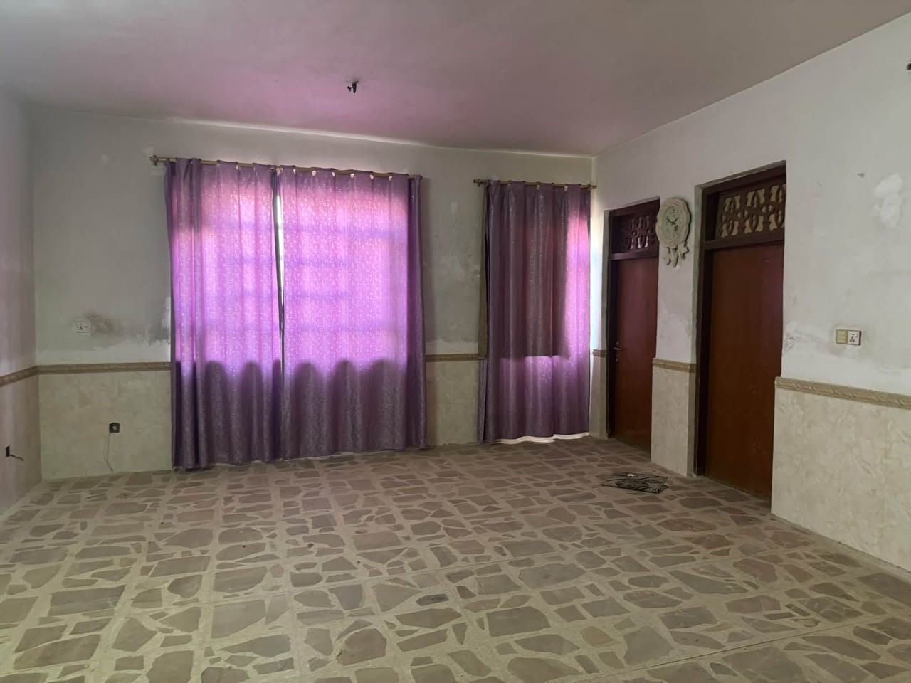 بيت للايجار 450/م تجاري سكني الجزائر شارع المطاعم
طابقين

الطابق الاول

استقبال

وصاله

ومطبخ حار وبارد

وغرفتين نوم

وصحيات

وحديقة داخليه وخارجيه

الاستفسار ***********

***********

اذارت بيع عقار او شراء او ايجار او تنفيذ او بناء او ترميم ماعليك فقط مراسلتنا

او زيارة مكتبنا الكائن الجزائر شارع المطاعم قرب صيدليه عالم الدواء

المطور العقاري
