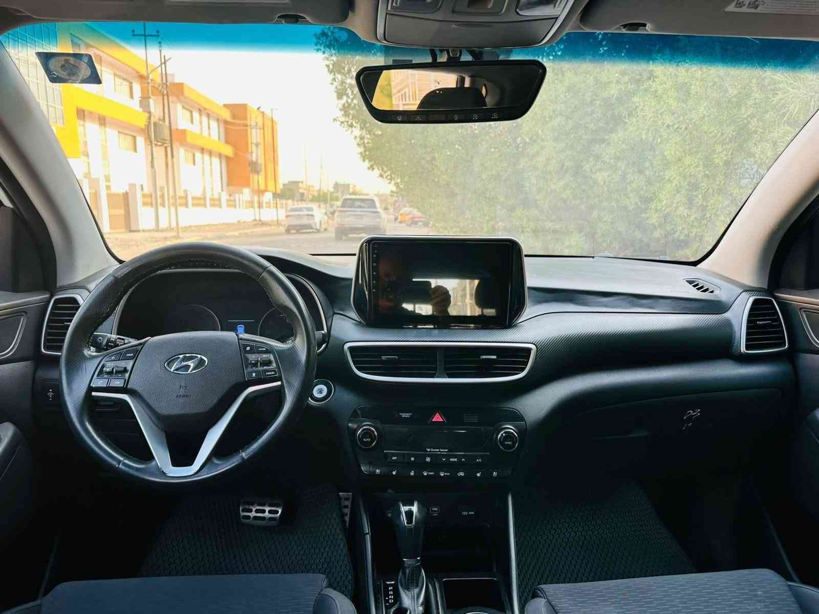 توسان 2019  فوول مواصفات 1/1بنوراما رقم يغداد دولي جديد بصمه بانوراما شاشه كبيره اندرويد كامرا دواره مري شفط اشاير بالمري  هندبرييك بصمه ثلاث انظمه قياده محرك 2400  تبريد امامي خلفي فوول تحكمات  حادثه جاملغ وبنيد فقط كير محرك صدر تبريد جديد السعر  122  للاتصال *********** بغداد الدوره
