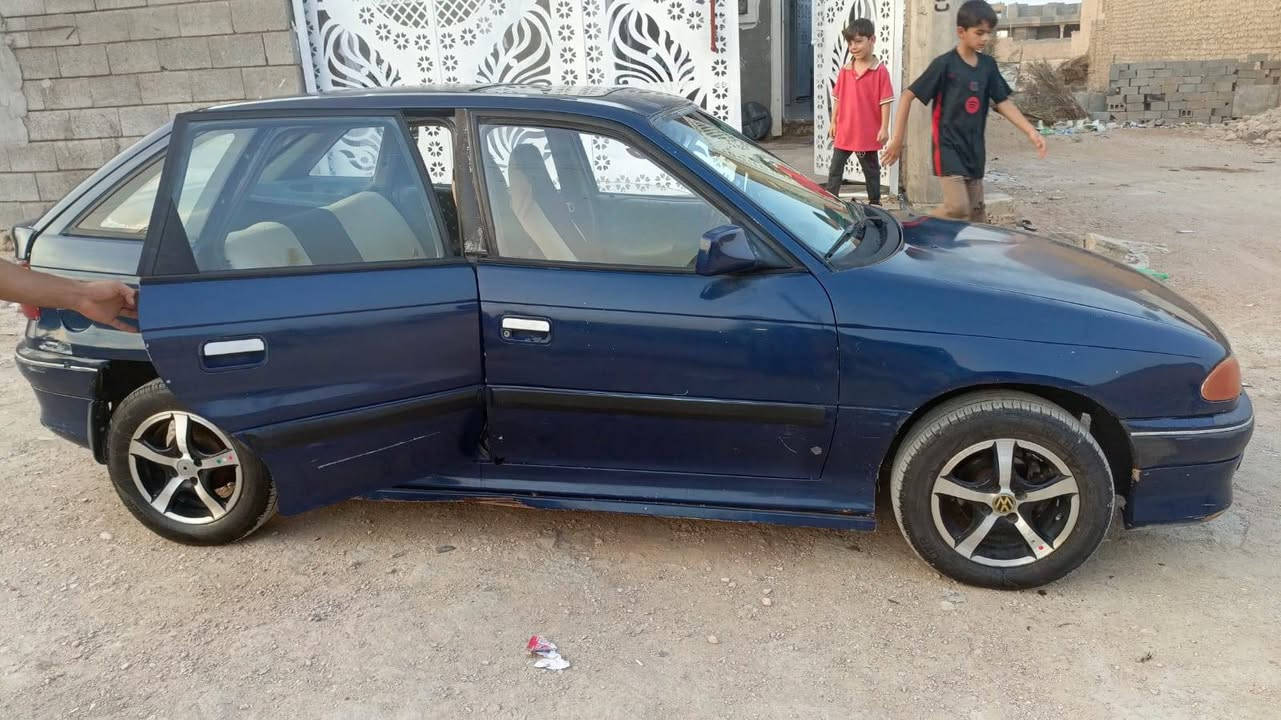 @إشارة
*🚗 للبيع اوبل استرا موديل 1995 🚗*

*المواصفات:*
- الگير: عادي
- الحالة: نظيفة - سيارة بيت
- *ملاحظة: المحرك بي تبخير خفيف*

*السعر:* 30 ورقة وبيها مجال  
*المكان:* حديثة - الانبار  
*رقم الاتصال:* ***********
