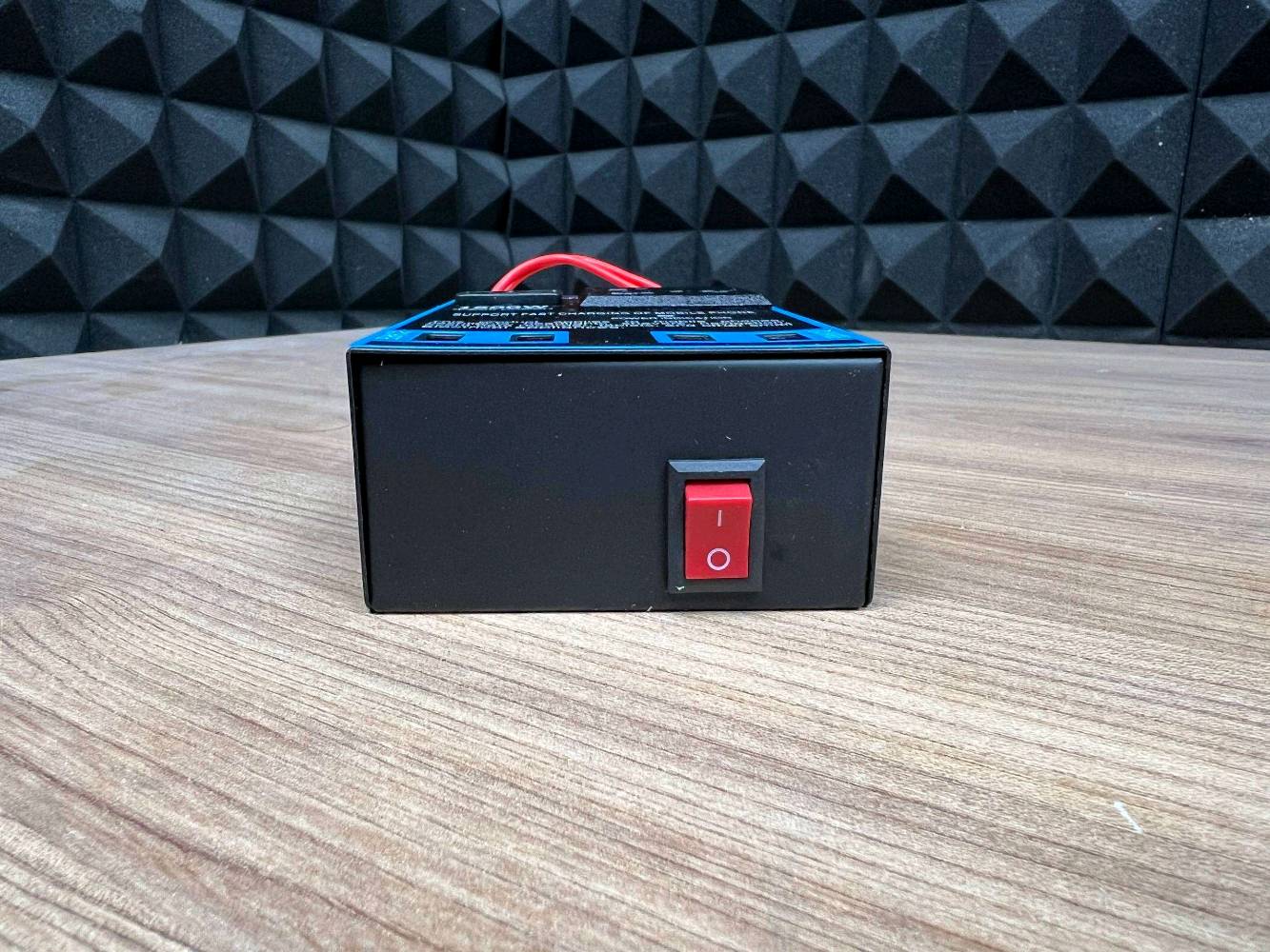 محول سيارة • ١٥٠٠ واط • ٤ منافذ USB