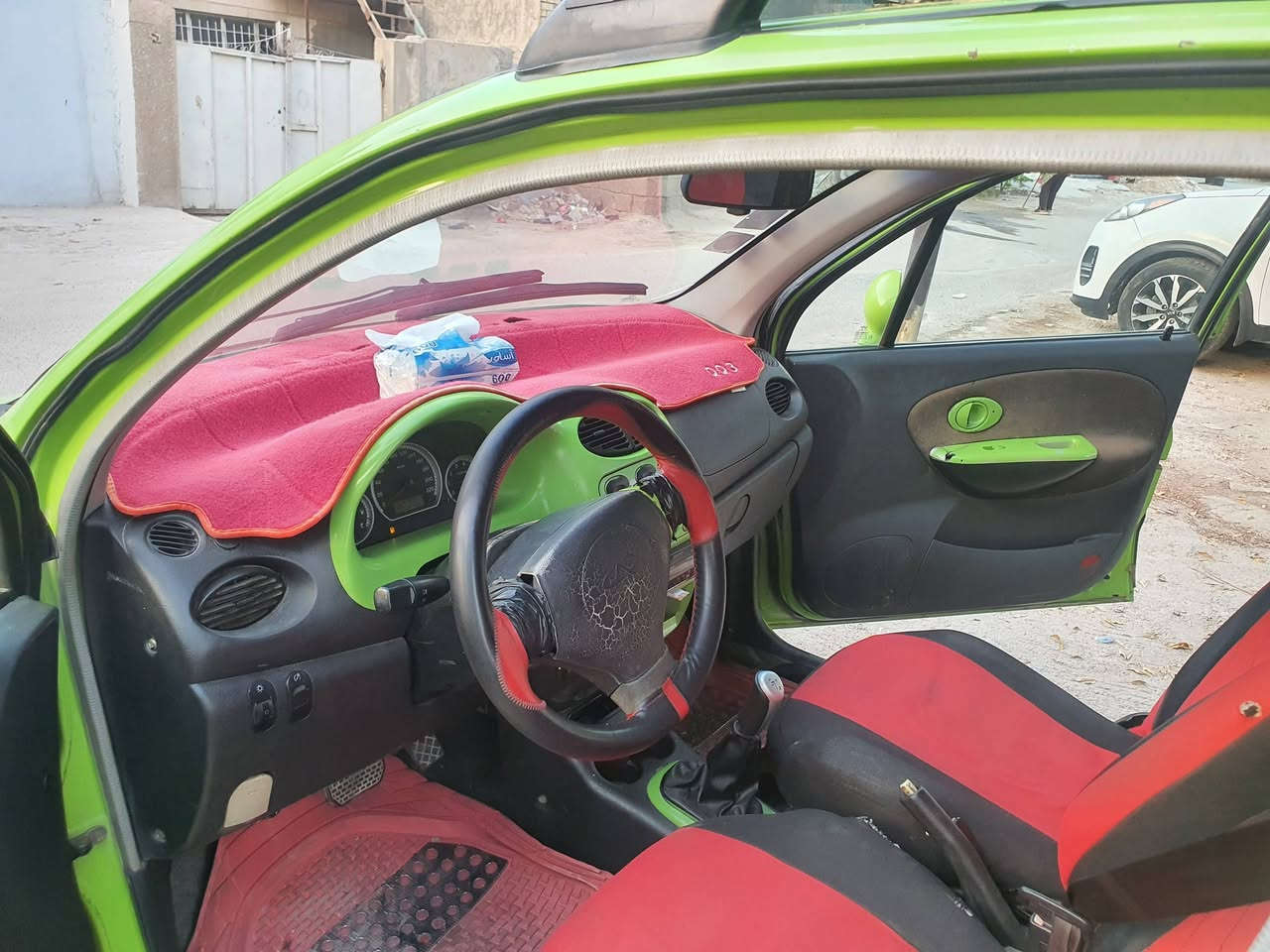 السلام عليكم
كيو كيو لون تفاحي سياره مكفوله بدون صبغ ماشي 46 الف بأسمي سنويه وهزه جديده مكاني بغداد السعر 26 وهذا رقمي ***********
