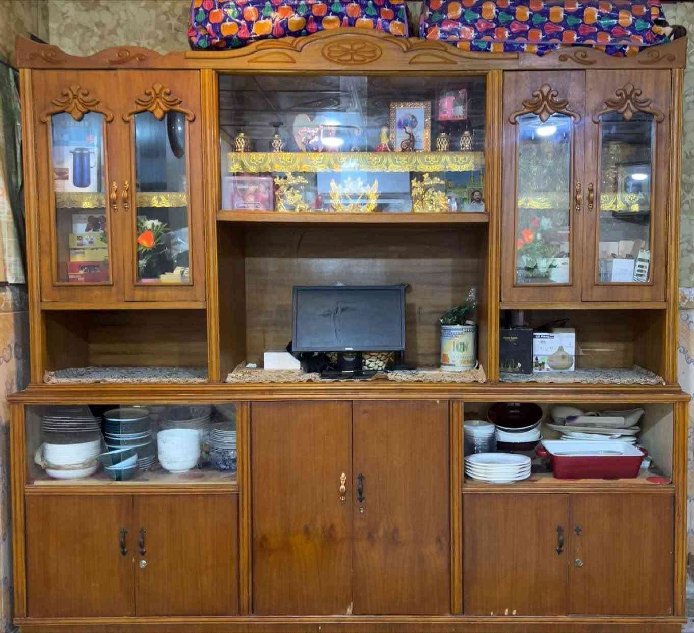تخم قنفات ملكي تفصال كله خشب قوي جداً بحالة جيده
معرض تفصال ثقيل جدا قياس عرض مترين ونص ارتفاع مترين و30
سعر تخم قنفات — 300 بيه مجال سعر معرض 250 الف
*********** مكاني البصره كرمة علي

