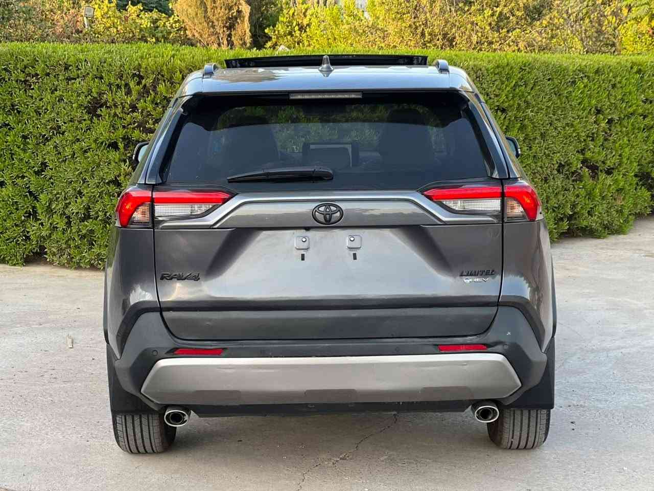 2025 Toyota RAV4 Limited Hybrid AWD

تويوتا RAV4 موديل 2025 هايبردLimited AWD
فل مواصفات – أعلى فئة
السيارة جديدة كلش، ماشية فقط 1200 كم
بدون صبغ

السيارة بدون رقم وموجودة في أربيل
رقم الشاصي:  4T3D6RFV9SU191469
للاستفسار:
***********
***********

