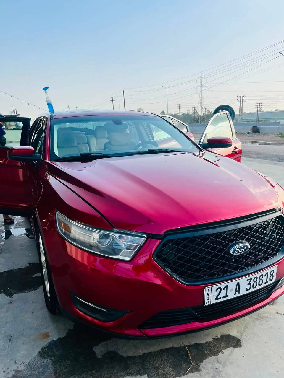 للبيع سيارة فورد توروس (Ford Taurus) من فئة SEL، بحالة ممتازة، المواصفات كاملة وموضحة أدناه. السيارة نظيفة جداً ولا تحتاج أي مصاريف، كما هو ظاهر في الصور المرفقة.
🔸 أهم المواصفات:
 المحرك: 6 سلندر (6-Cylinder) قوي واقتصادي بنفس الوقت.
 الفئة: SEL (كاملة المواصفات).
 اللون: أحمر غامق (عنابي) مميز.
 الحالة العامة: ممتازة، لا توجد أي عيوب ميكانيكية أو كهربائية.
 المميزات الإضافية:
 فتحة سقف.
 فرش كراسي قماش 
 شاشة ملاحة ومعلومات.
 كاميرا خلفية وحساسات.
 نظام تشغيل ذكي 
 جنوط ألمنيوم أنيقة.
  نظام صوتي مميز، كراسي كهربائية، 

السعر 115 ورقة من الاخير 

***********
