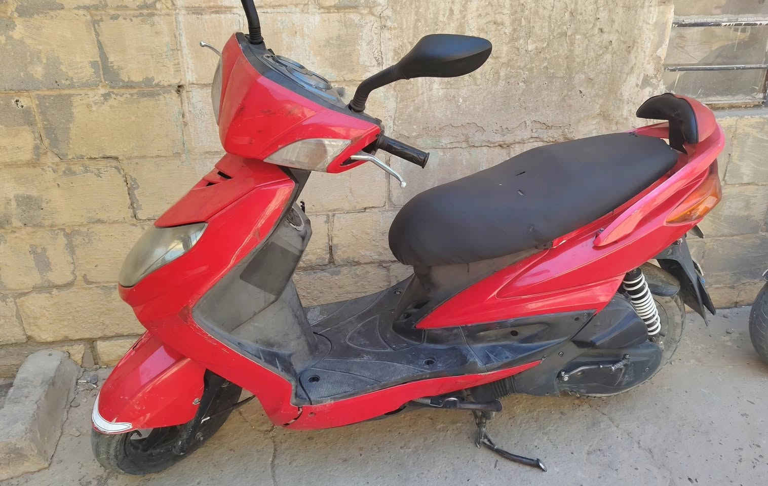 سكنس فحل كابريتر 🏍️
مكينه حلوه معدل وشلعه  👍
كلجات امامي خلفي كله تمام ✌️
باتري جديد ✅
كهربائيات دشبول اناره اشاير كلها تشتغل 🎖️
بريك امامي خلفي شحطه بالمكان 🎗️
المكان بغداد حي القاهره *********** واتساب 
💸💸 السعرررر 650
