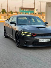 جارجر R/T • مكينة 5.7 • فتحة سقف