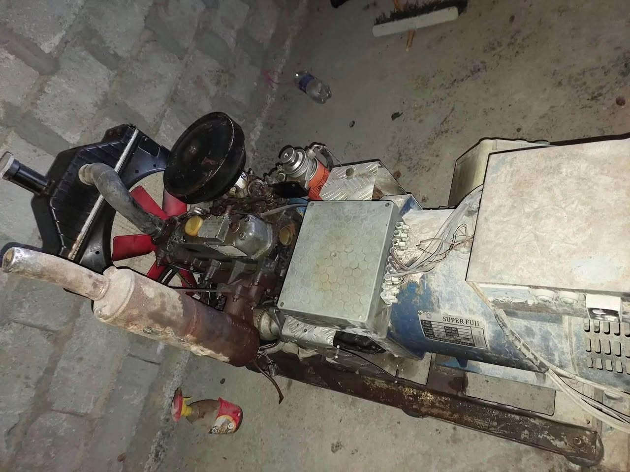 السلام عليكم
مولد للبيع ينمر كابوته 3 بستم توليد 10 كيفي ساحب منه 25 امبير 
محرك مكفول وتوليد مكفول راديتر جديده 
بي خلل بالبم يحتاج تعمير 
للاستفسار *********** مكاني اطراف بغداد
