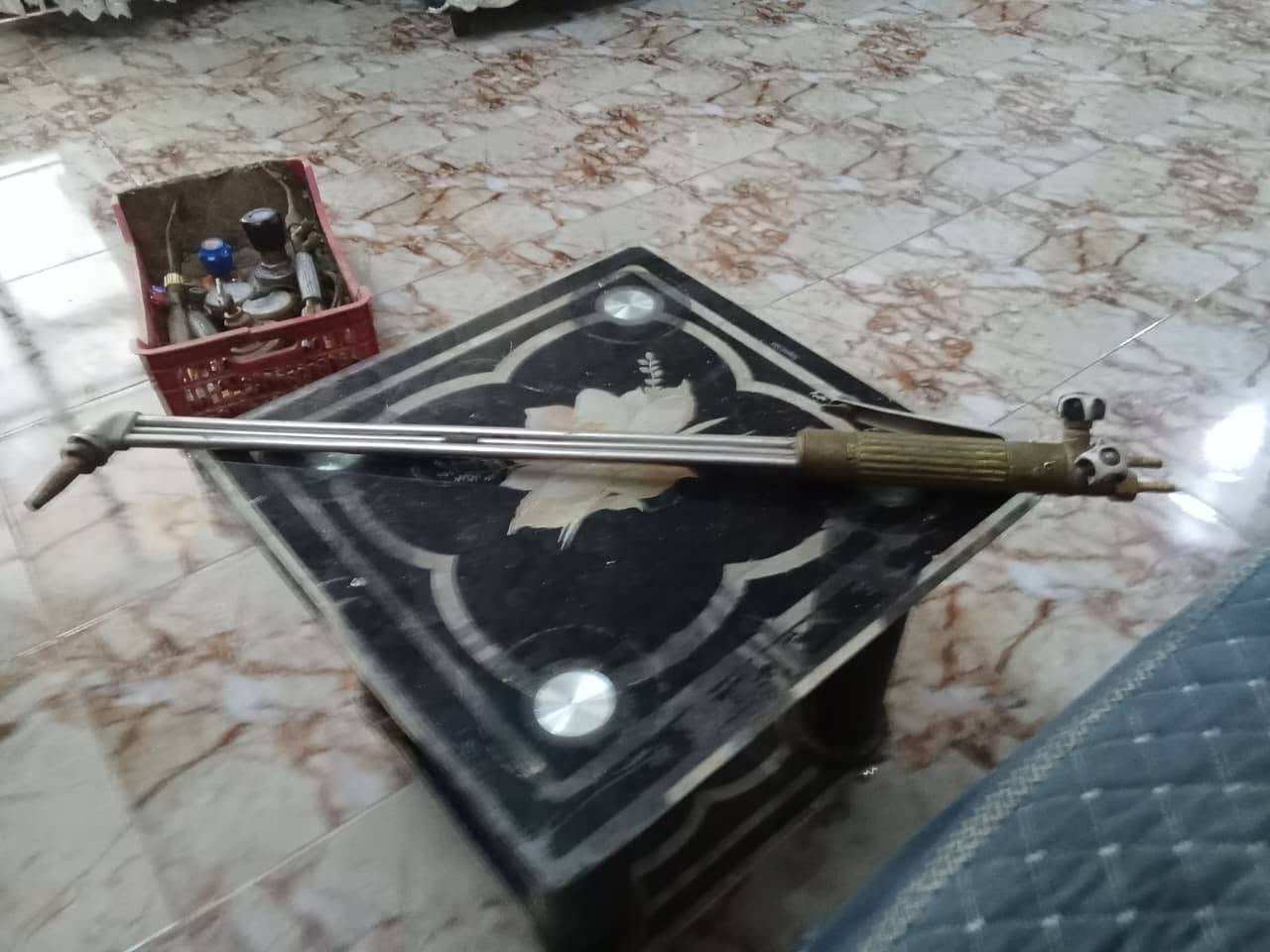 السلام عليكم اخوان اي شي بلمنشور للبيع شلع قلع ادوات اصليه من حداده سمكري فيتر كله موجود بعد وياهن كاصوصلت مكائن لحيم جكات كويرات اي شي تريد موجود كله اصلي ونضيف وشغال  مكاني بغداد فقط اتصال او واتساب رقمي *********** اخوكم ابو حيدر
