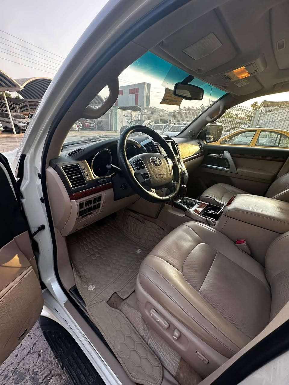 لاندكروز 13  VXR s مكينه 5700 فول خزن ميموري عداد لكزز ماشيه 170 الف مكفوله كفاله عامه سنويه جديده كتاب تظليل سياره دينار ماتصرف عليه مكان السياره بابل مشروع المسيب #السعر 360 وبي مجال *********** 
سيد علي المعموري
