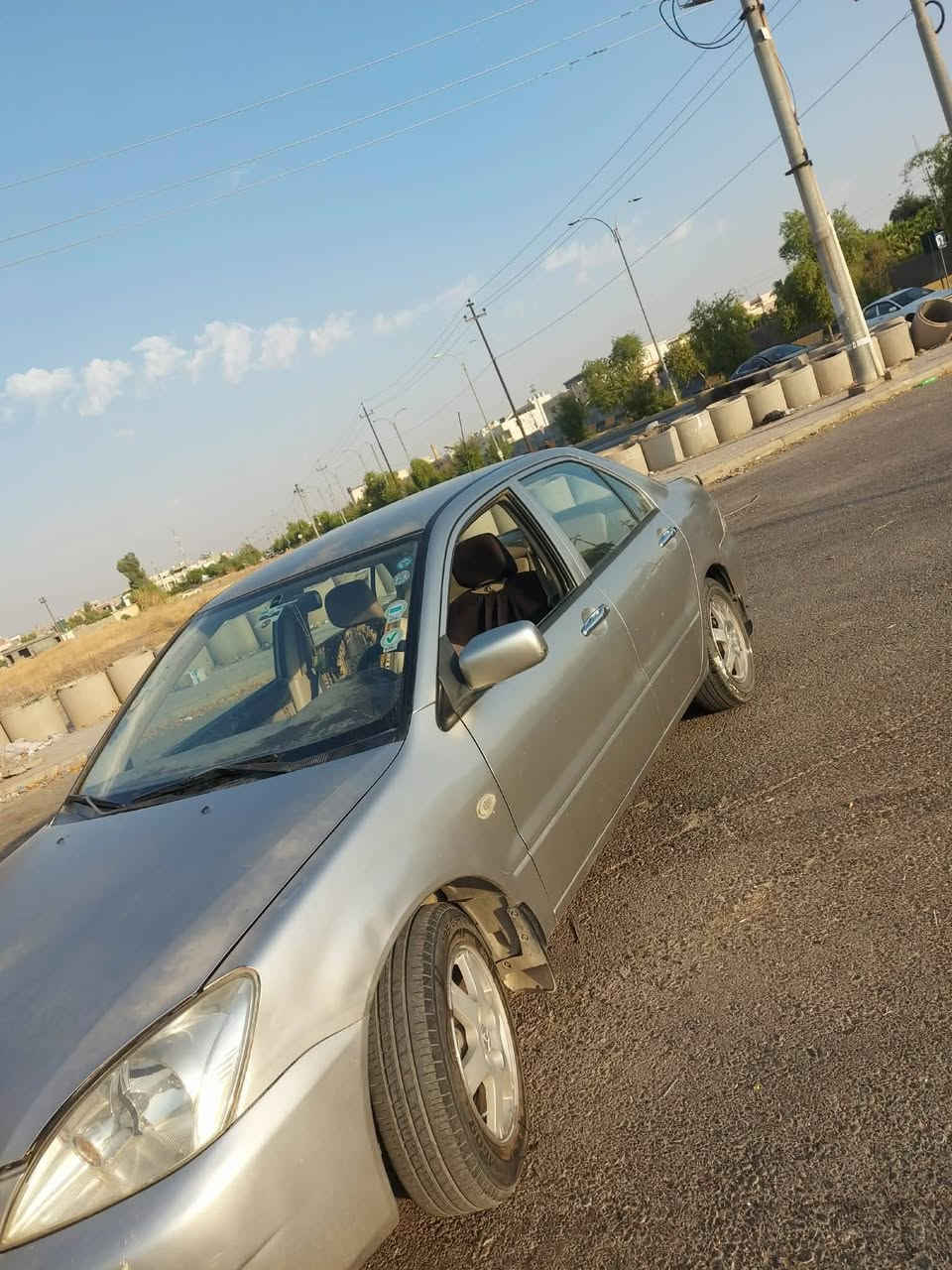 لانسەر ٢٠٠٩ مەکینە گەورە دوو پارچەی سبوغە بەبێ داخلی  جەمپەکی خەفیفی پشتی هەیە گیر و مەکینە و تەبرید بەشەرت تەقەو رەقە بەشەرت سەیارەکە لە هیچی نەقس نیە سەنەوی  هەموو شتی نوێیە رەقەم مۆبایل:*********** أربيل, العراق
