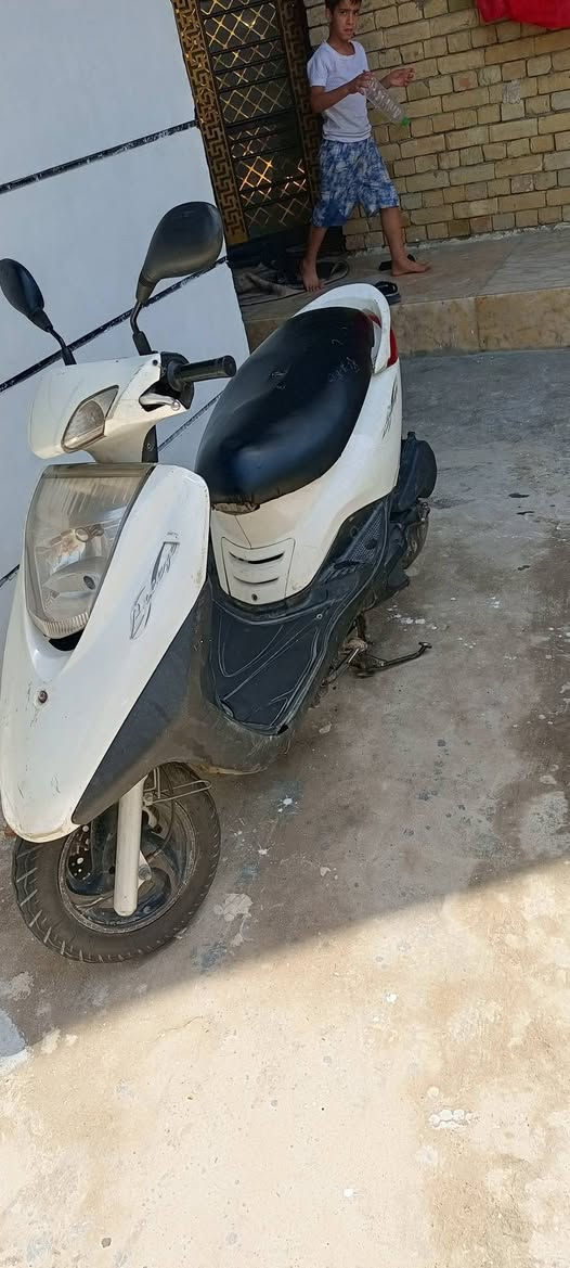 سلام عليكم دراجه بريز للبيع كله شغاله اي نقص مابيه مكاني ضباط البلديات سعر ٥٠٠ وهذا رقمي***********
