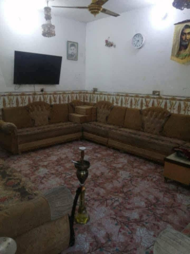 اللهَم صلي ع محمد وال محمد ☺️
بيت ١٠٠ م مربع طابق ونص صب كونكريت
زراعي ١١٧ في منطقة الشبانات شارع سيد سماعيل قريب حولي المهندس باسمي 
يتكون من
 غرفتين 🛖🛖
ستقبال   🏛️
صالة   🏫
مطبخ 🏩
ملحقات ٢ داخليه وخارجيه 🛖
طارمه بيت 🏞️
السعر ٣٩ وبي مجال
يصلح سكن او حسينيه للزوار

ماء 💦
كهرباء وطني ✅
مولده ذهبي ✅
للاستفسار رقمي بي وتساب
***********
حياكم الله 😊
