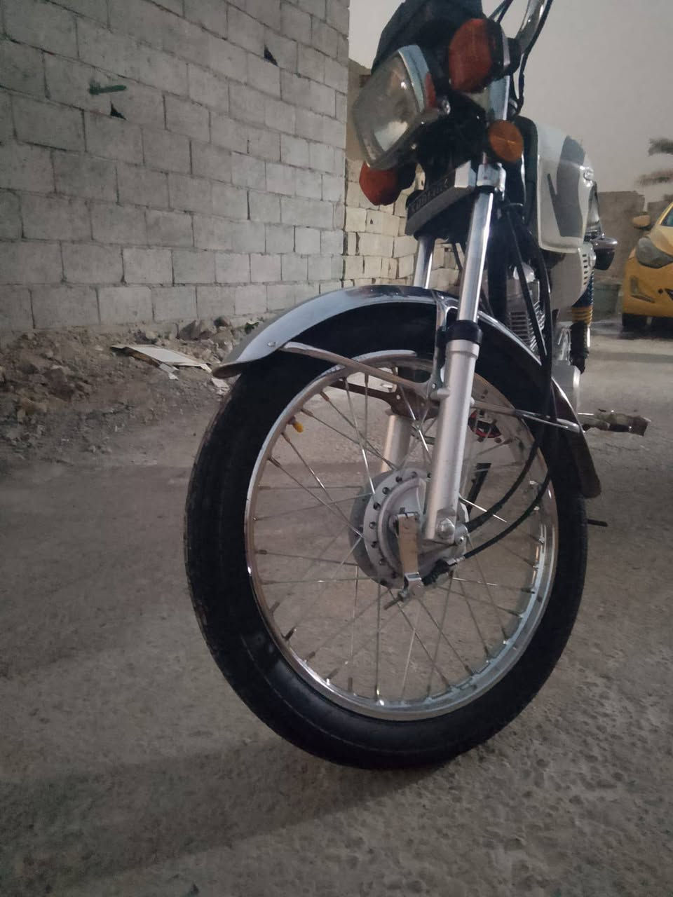 السلام عليكم دراجه سونك للبيع  موديل ٢٤  نازل بل٢٥ مكينه مكفوله كهربائيات شغاله  السعر 650وبيه مجال مكاني بغداد جسر ديالى ***********
