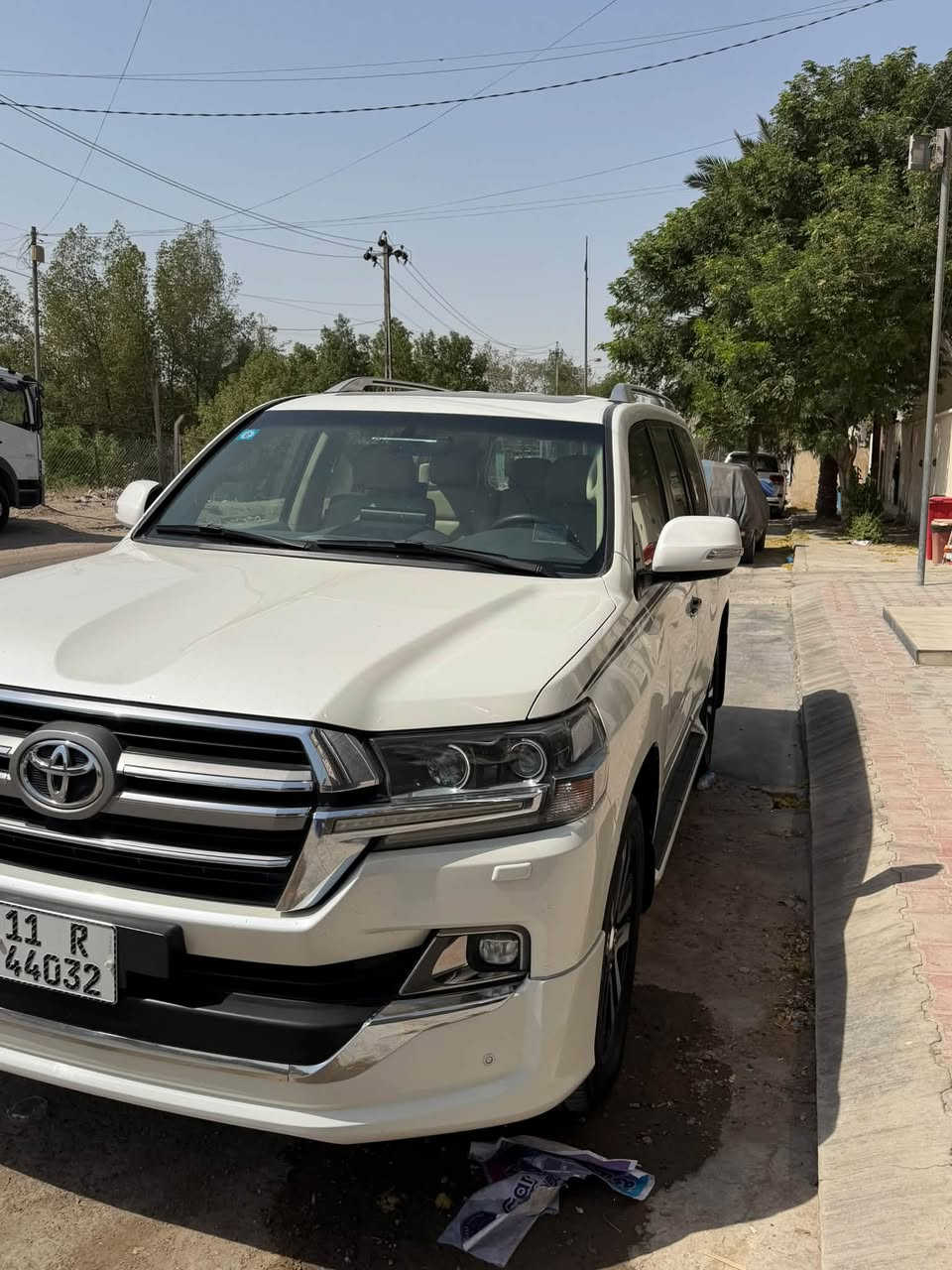 سلام عليكم لاندكروز 2019 للبيع محرك4700 8v سياره جديده كلشي مابيه سونار مرافق  ماشيه 83الف بالمنشور سعر 5شدات💸 المكان بغداد رقم ***********
