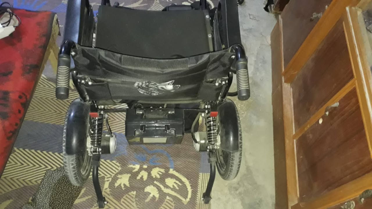 عربانة عالشحن للبيع ما مستخدمة فقط مرتين تقريبا نص ساعة فقط حيل جديدة رايديها ب٦٥٠ الف وبيها مجال للسراي مكاني نجف كوفة ***********.

