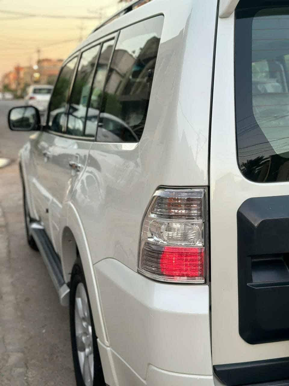 الي يريد الصدك هذا الصدك...والنضيف..
باجيرو موديل 2010..حبتور فول مواصفات...
معروفة مواصفات الحبتور أعلى فئة ...
السيارة جديدة جدآ لاصبغ ولابارد ولارصعة..ولاشخوط 
جديدة..استخدام شخصي ..كله بلادي..ماكو بنضافتها 
ماشية 100...رقم واسط الجديد بأسمي..مميز...
السعر ب150..مجال بسيط جدآ...
مكاني الديوانية...الشراي يتصل..
ب*********** واتساب...
***********

