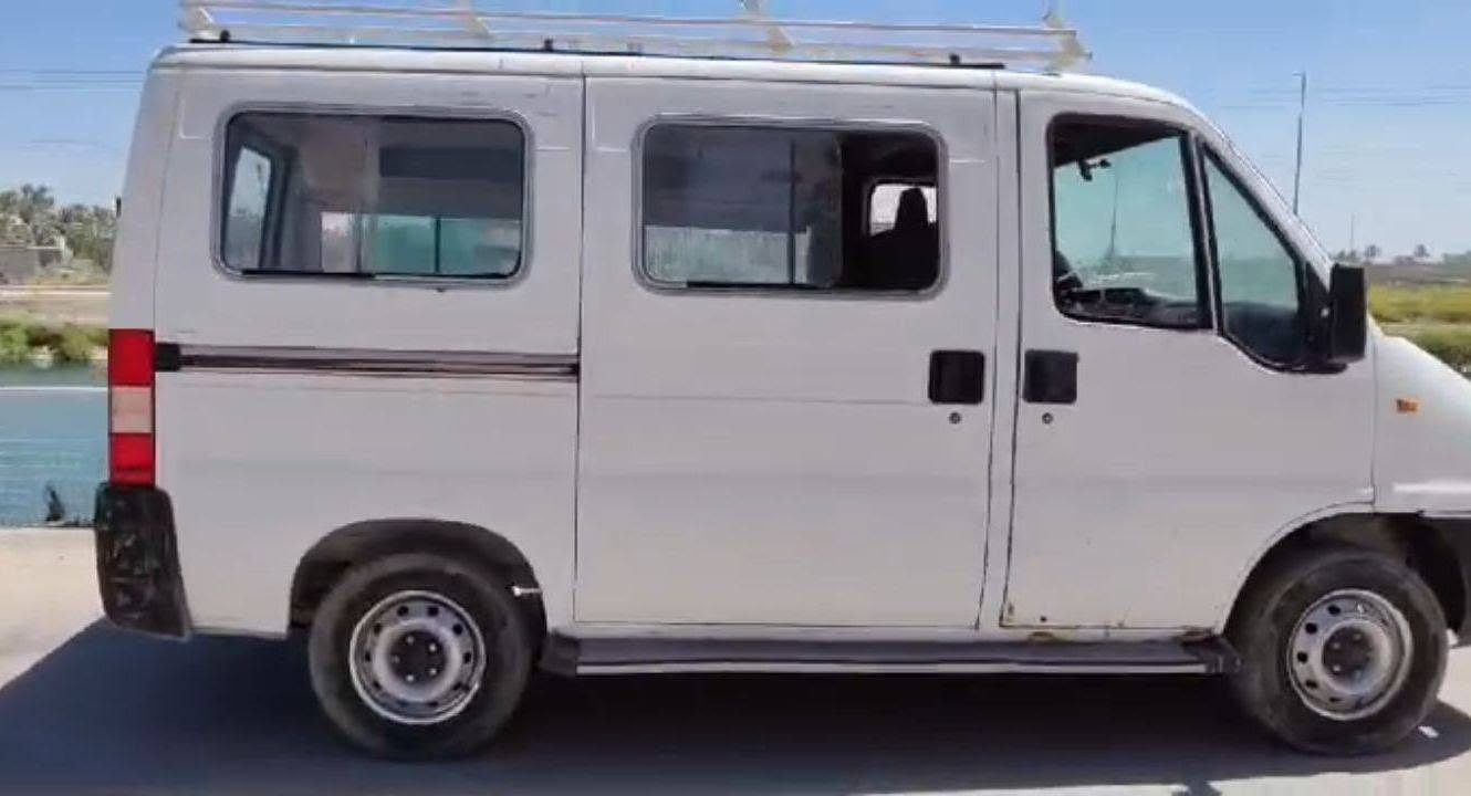 السلام عليكم بيجوا بوكسر موديل 1998مكينة بيها تبخير تايرات نضاف شغالة تمشي خير من الله السيارة راعيها متوفي عندي رقم اخو راعيها ليطلبون شي ولاابد لكن بيها قاصرين ابيع او ارواس نطيت كل تفاصليها الكم عندة مرواس حسب القناعة سعرها 25 قفل للتواصل واتساب***********
