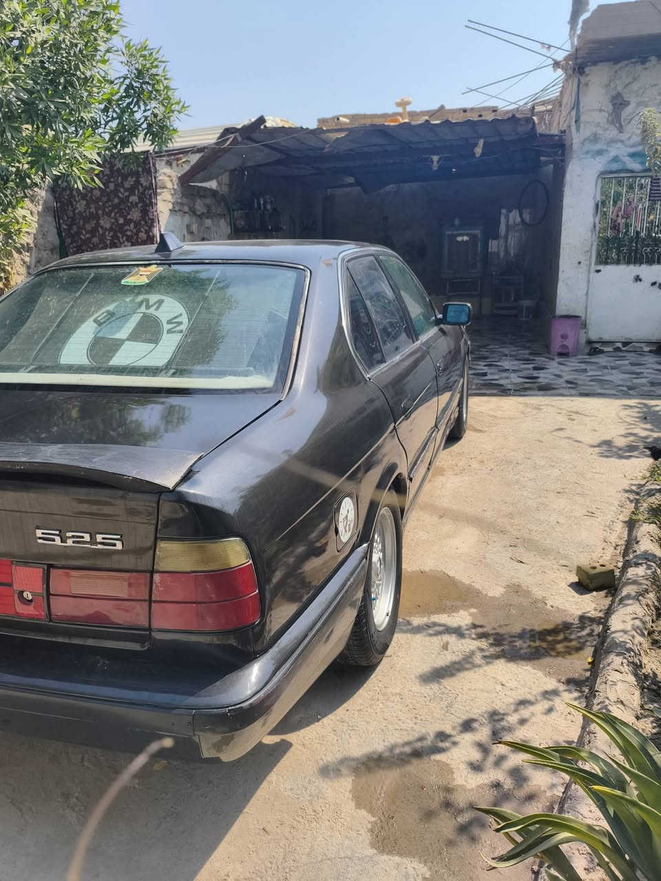 سلام عليكم بي ام دبليو 525i مسكر فانوس تخم تاير جديد بسمي رقم بغداد سنوياً صاقطه صارله 10اشهر السعر 49 وبيه مجال  مكان بابل،/*********** تبريد شغال
