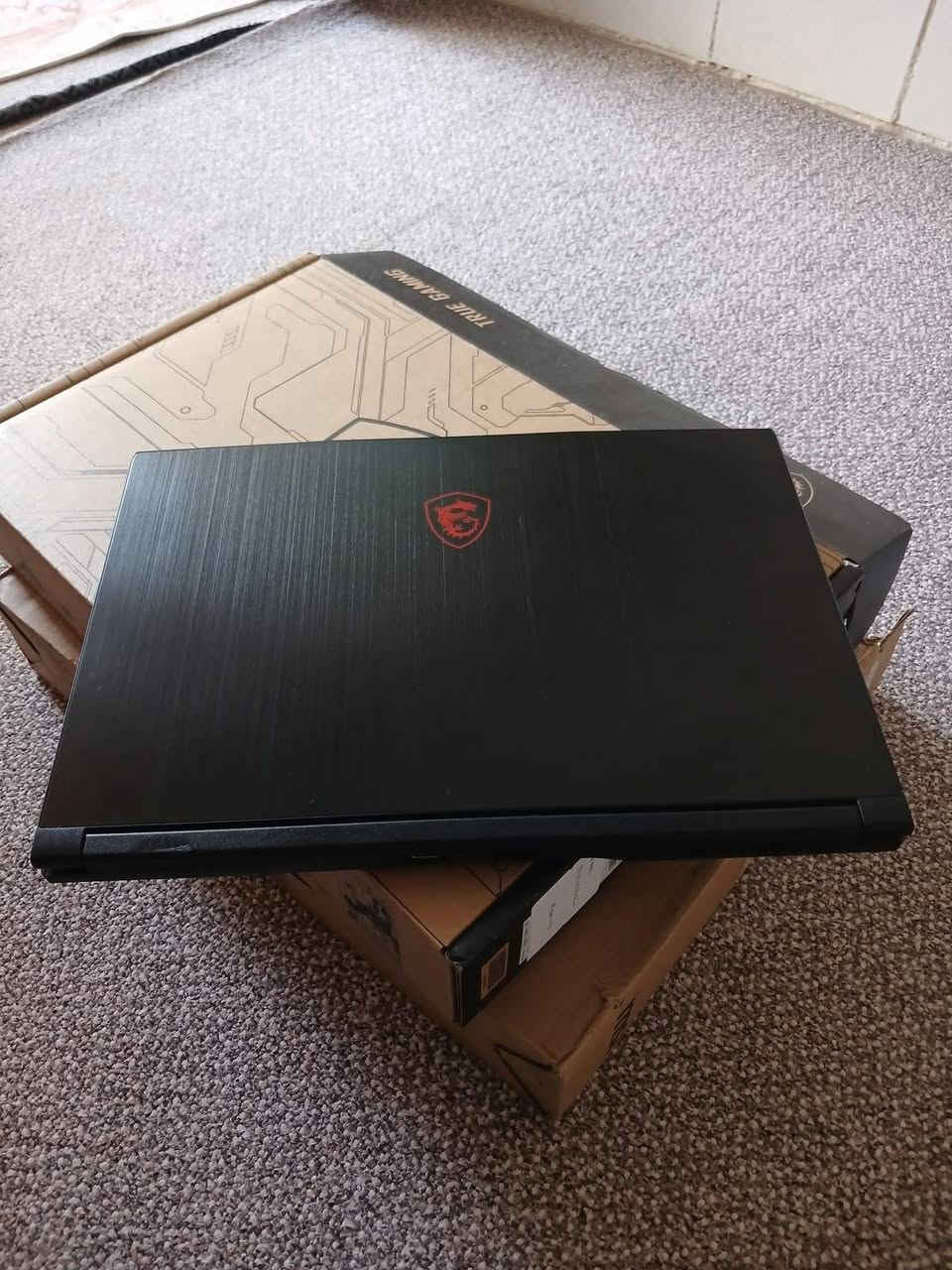 MSi thin gf63
المعالج (CPU): Intel Core i7-12650H
كرت الشاشة (GPU): Nvidia RTX 4060 (8GB)
الذاكرة العشوائية (RAM): 16GB DDR4 (3200MHz)
مساحة التخزين (Storage): 512GB SSD M.2
الشاشة (Display): 15.6 بوصة، بدقة FHD، لوحة IPS، وبتردد 144Hz
 للاستفسار ***********
