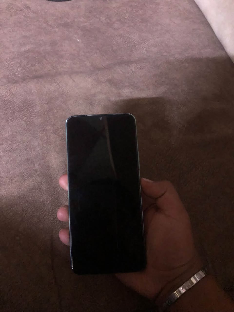ڤيڤو   ViVO.  Y03
الجهاز نضافه فول ذاكره ٦٤ رام ٨ مابي كلشي فقط مبدل شاشه بلاد السعر ١٢٠ وبيه مجال يذا شراي 

رقم الهاتف ***********
