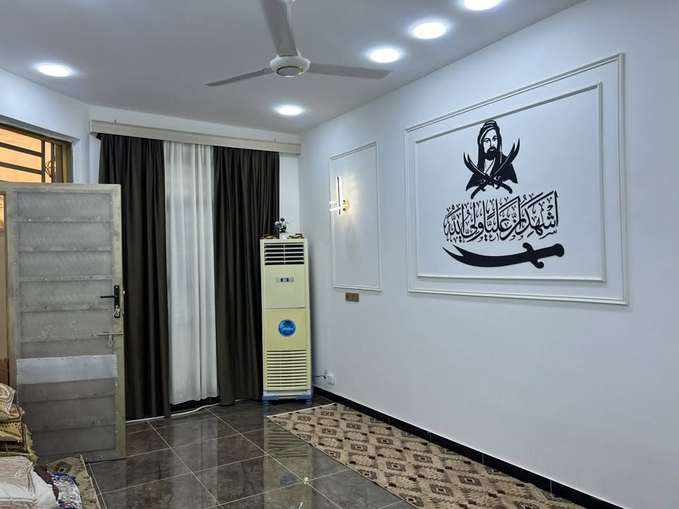 🚨 لا تفوّت هذه الفرصة... بيت بمواصفات نادرة وسعر يستحق الاهتمام! 🏡

إذا كان هدفك شراء بيت جاهز للسكن وبناءه متين وتشطيبه ممتاز، فهذا العرض يستحق أن تتوقف عنده.

🏠 بيت زراعي للبيع
📏 المساحة: 140 متر 

🔹 البناء: طابوك مع صب كونكريت ساقط، تنفيذ درجة أولى حرفيًا، بعناية وجودة عالية.

✨ يتكون من:
▪️ غرفة نوم.▪️ صالة.▪️ استقبال.▪️ مطبخ.
▪️ صحيات داخلية وخارجية▪️ طارمة.

💎 ومن المميزات التي تميّز هذا البيت:
✔️ سطح شتايكر مع ستارة بارتفاع مترين.
✔️ منظومة غاز خارجية.
✔️ منظومة كاميرات مراقبة.
✔️ خدمة إنترنت.
✔️ جزامة أحذية.
✔️ سخان ماء.
✔️ تانكي ماء.
✔️ مغاسل تعليك عدد 2
✔️ ماطور ماء.

🌟 الخدمات متكامله 
💧 ماء.
⚡ كهرباء.
🚰 مجاري.
🛣️ تبليط. 

📌 ملاحظة مهمة: البيت يحتوي على وصل تطويب.

📍 العنوان:
ناحية أور (السديناوية) قرب مدرسة الواثق  

💰 السعر:خاص 
قابل للتفاوض مع المشتري الجاد.

📲 متواجدون على واتساب 24 ساعة للإجابة عن جميع الاستفسارات.

🤝 نعمل لخدمتكم... وثقة زبائننا هي رأس مالنا، وشعارنا دائمًا الصدق والأمانة.

📞 للإستفسار الإتصال على الرقم 
***********
