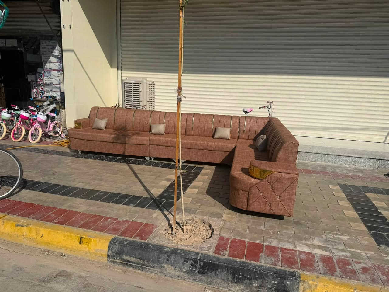 بيع سريع 250 الف ديوان 10 مقعد
معرض ضياء شارع الخليج مقابل مرطبات زهرة الخليج 
***********
