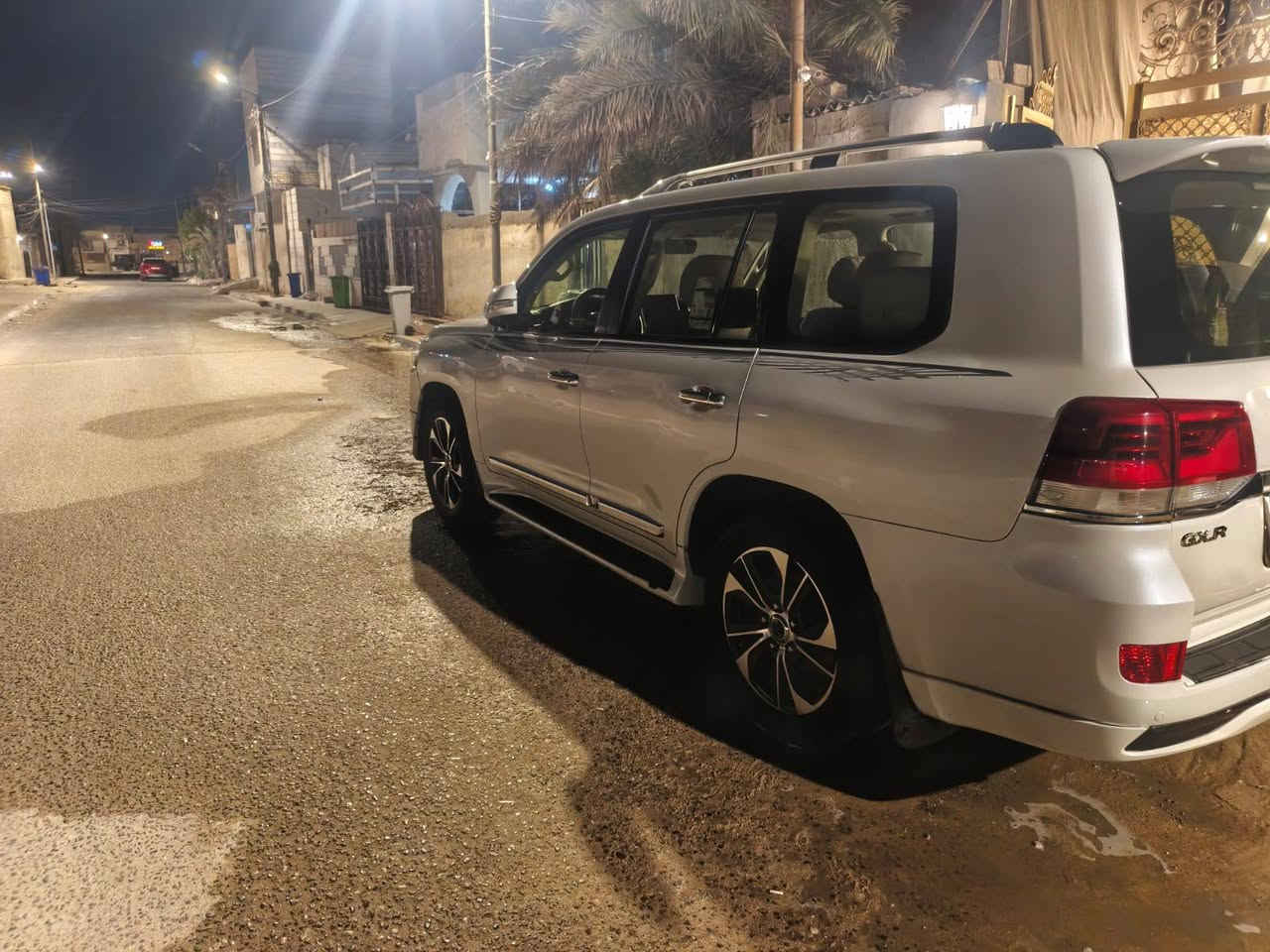 لاندكروز مديل ١٦ فول مواصفات ٨ سلندر بيها قطعتين صبغ بنيد وجاملغ خلفي وبيها بارد قليل رقم بصرة انكليزي تحويل مباشر السعر ٣٣٠  للإستفسار  ***********
