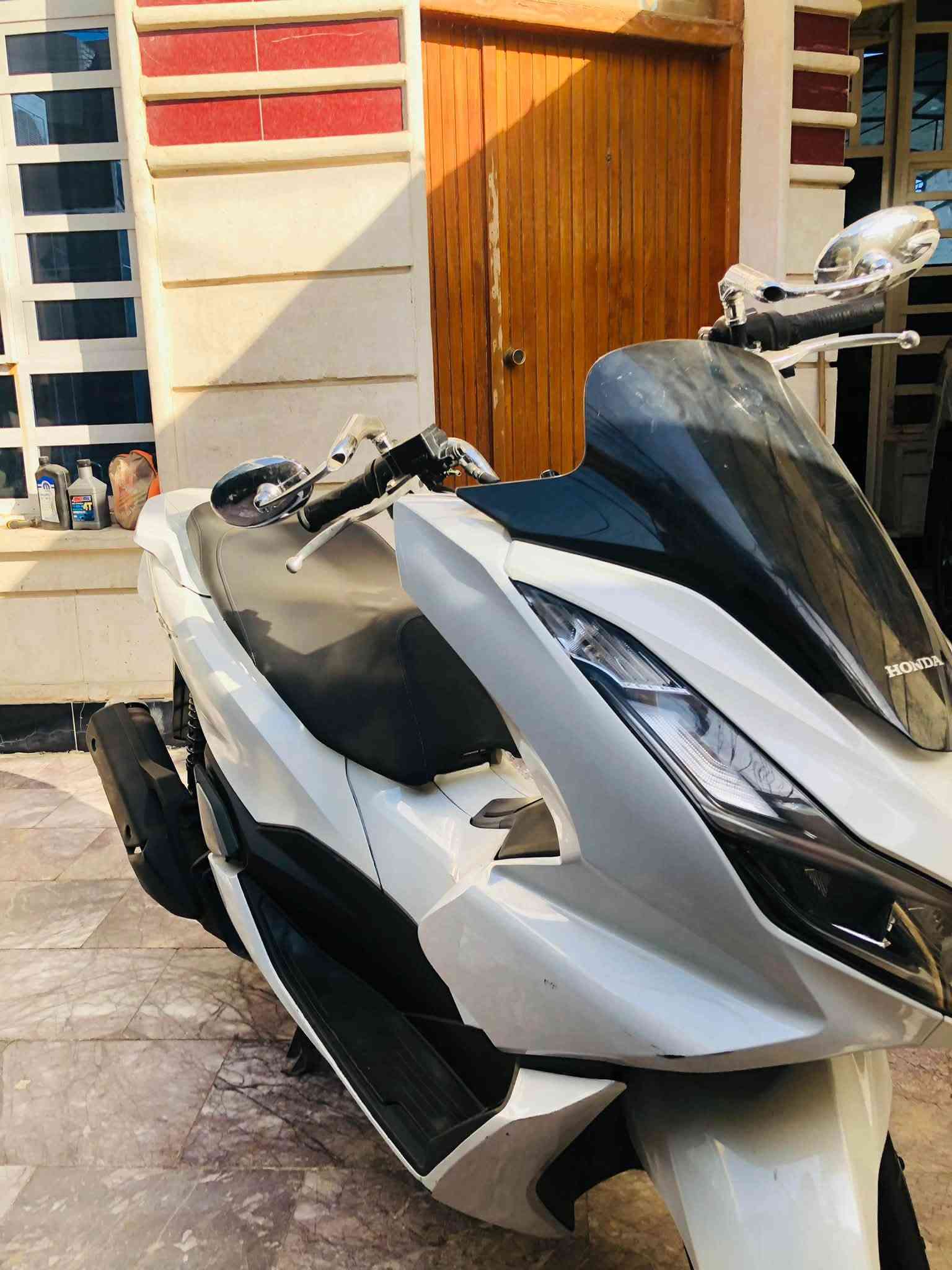 سلام عليكم
للبيع pcx الجيل الرابع 

وارد كوري 

ماشية 31 الف 
￼دراجة جديدة بمعنا الكلمة 

حساس زدحام 
ستان كهرباء ￼
مابيها اي نقص 

دراجة نازلة رمبة والمكاتبة موجودة

مكاني بغداد طالبية
***********

