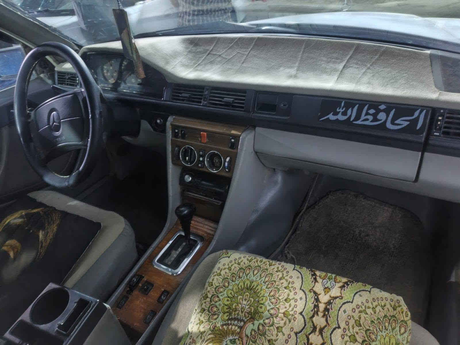السلام عليكم مرسيدس دب للبيع العنوان بابل القاسم السيارة جاهزه السعر 40 رقم الهاتف ***********
