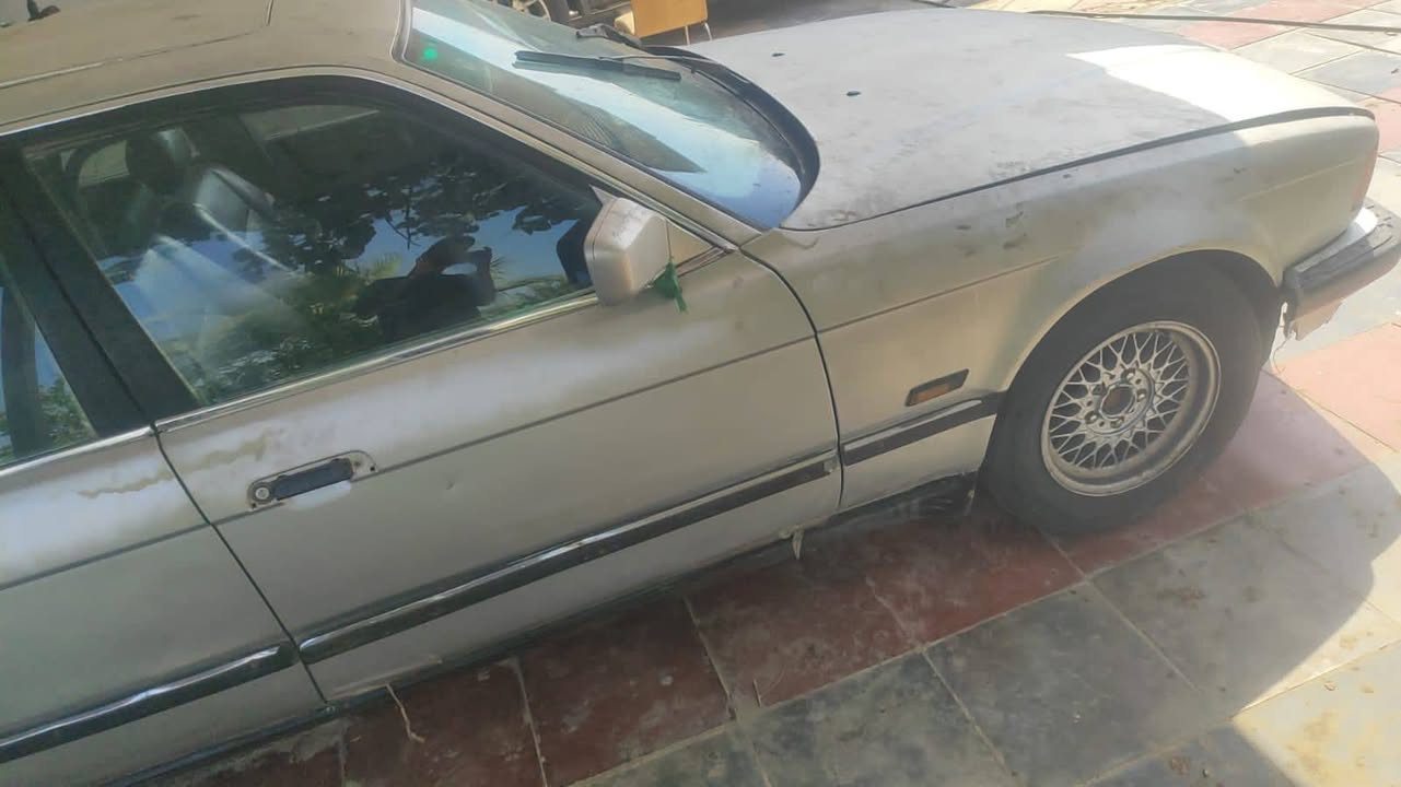بي ام موديل 1991 735i  السياره بلاديه بدون ضربه بدون خياس صبغ الشركه  بس السياره  جارده عوزه صبغ 
كهربائيات كله شغاله جام فول كهرباء سلايت طكتين دواخل جلد لون اسود كشنات كهرباء شغاله 
كير مكفول محركه لايبخر ولا ينقص بس بي صوت 
نوزلات فيت بم طوافه بلكات ايرفلو كله جديد 
مروحه كهربائيه راديتري جديد تبريد قطعتين الفان والبواري والراديتر والتحكم مال توجيه الهوه كله شغال عوزه كمبريسر 
رقم ذي قار سنويه لل28  مداور ثاني يوم 
العنوان الناصريه  البوابه الشماليه 
سعره ٢٩ وبيه مجال 
رقم الهاتف ***********
