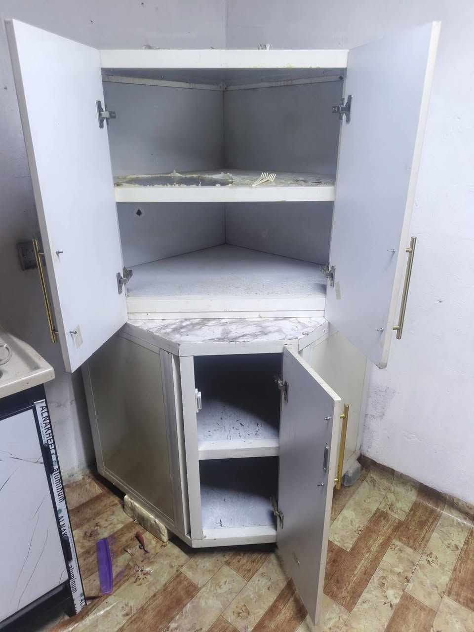 كاونتر زاويه + سنك حوضين جديد ونضيف أي نقص مابي للبيع بغداد البلديات الاستفسار عل وأتساب لو رقم ***********
