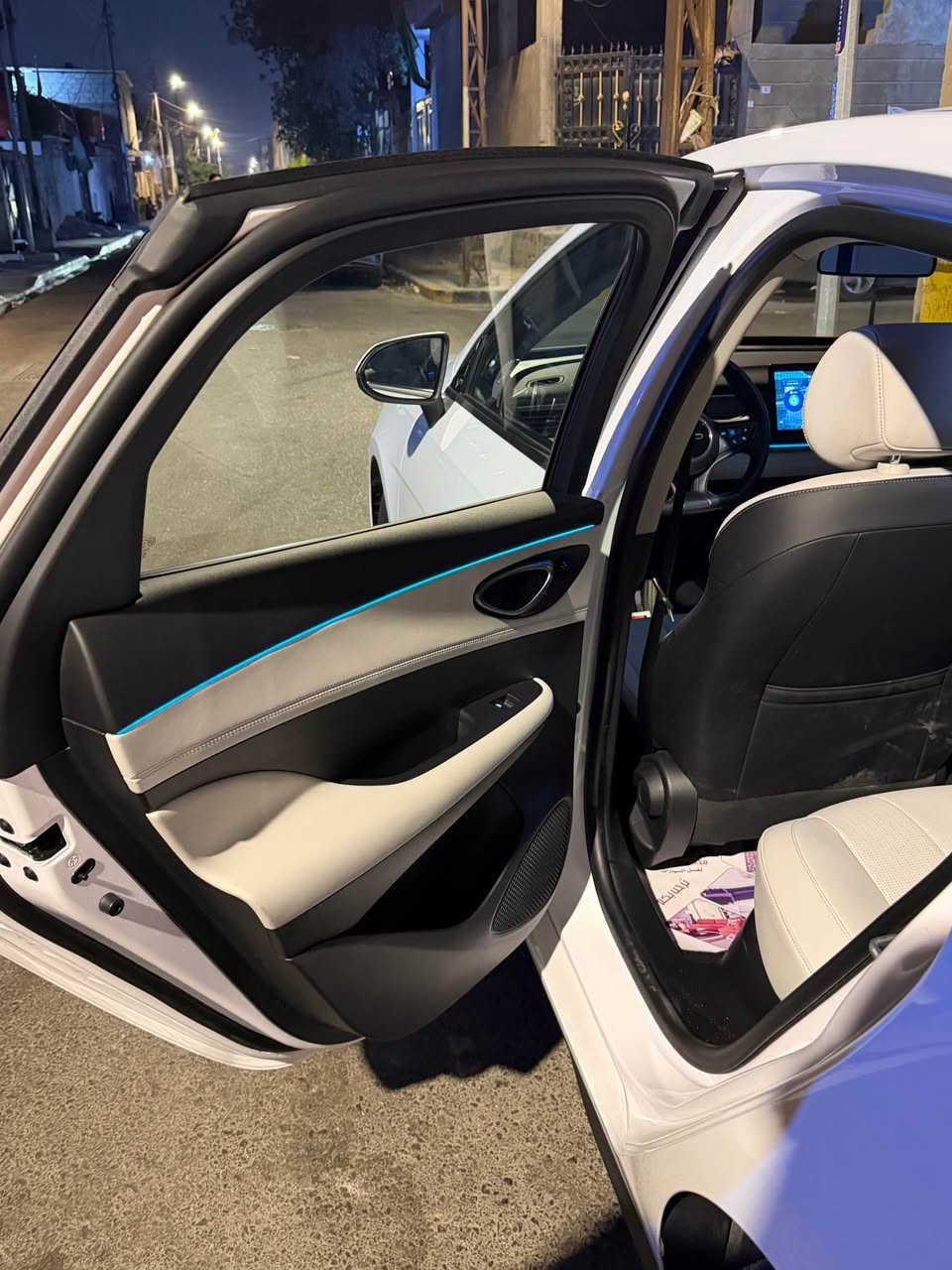 للبيع BYD SEAL 5 مديل 2025
مرقم بغداد بأسمي تحويل ثاني يوم
بعدها زيرو ماشية 6 الف الكلي بانزين وكهرباء 
‏‎مواصفاتها معروفة
‏‎محرك  1500 هجين ثلاث انظمه
‏‎شحن ذاتي + هايبرد + شحن خارجي
‏‎يمشي بالتفويله 2000 كيلو مع الشحن المنزلي 2100
شاشه وسطيه+ كامره خلفيه دواره
حساسات خلفيه
كارت‎ / ‎بصمه  
هاند بريك بصمه اوتو هولد
كيجات شاشه
لايت لِد لايت اوتو + لِد صباحي
تبريد قطعتين
داخل ابيض  
اناره محيطيه ١٨ قطعه بيها 
السياره كفاله بعدها زيرو
اللون( ابيض )  
مكان السيارة البصرة القبله
السعر 135$ وبيها شي قليل
للتواصل
*********** البصرة, العراق
