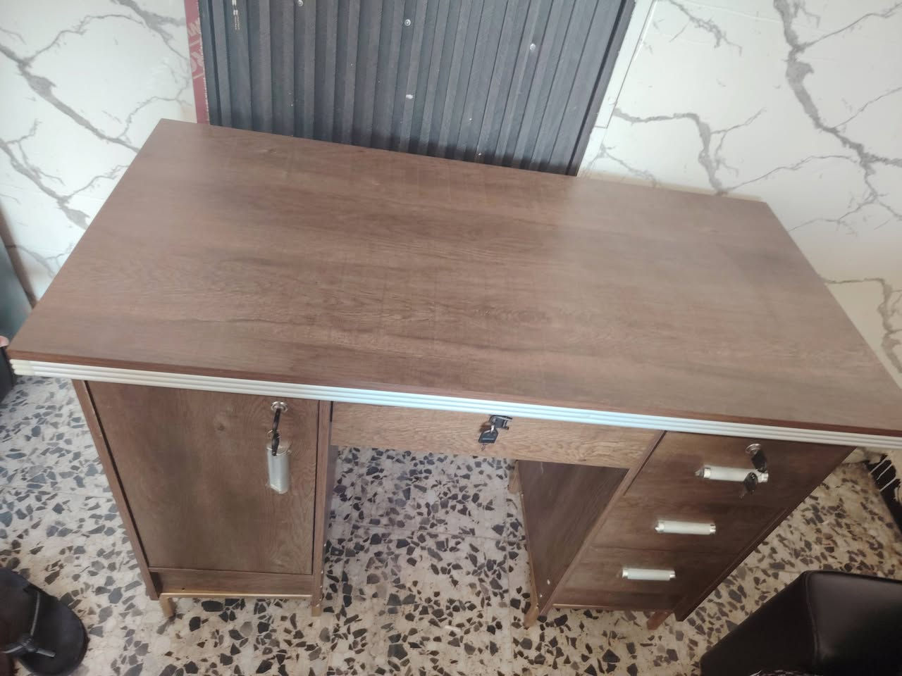 ميز جديد للبيع ولاحميلة رجلين معلينه متريدهن تكدر تفتحهن براغي شي مرتب 
125وبي مجال  
الشعب _حي اور 
***********
