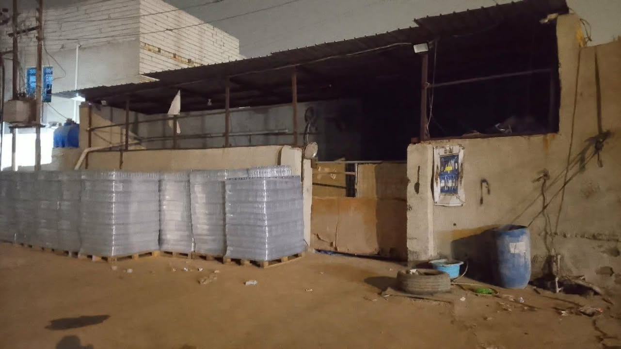 السلام عليكم ورحمه الله وبركاته
الدار للبيع المساحه ٦١٠ متر 
المكان العماره حي الحسين القديم 
منطقة الجمله الدار تصلح مخازن او مجمع
للاستفسار الاتصال على الارقام تاليه
***********  حسن
*********** ابو محمد
