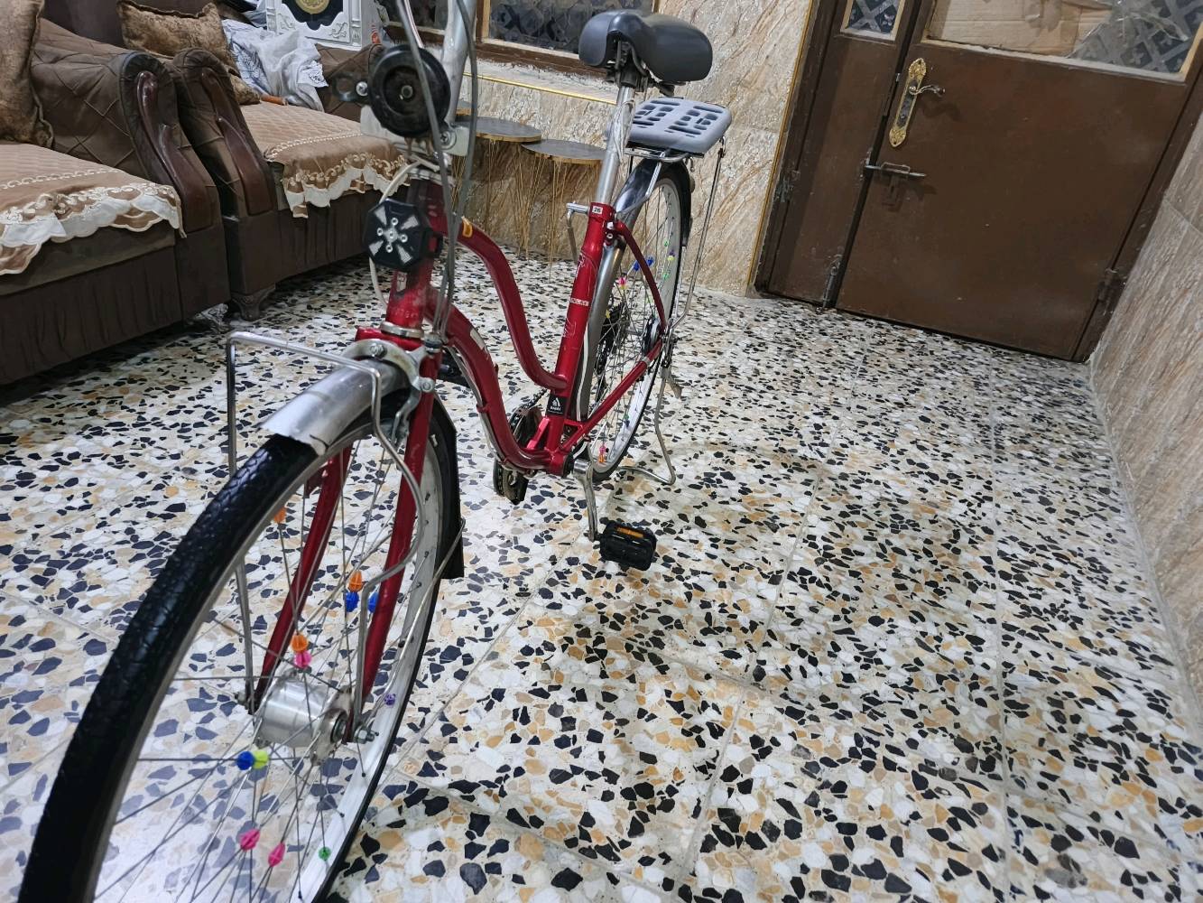 بايسكل بناتي بطه حجم26 نضيف شغال عوزه دسكات اماميه وسيم واير للخلفي هورن مئسس وكامل بايسكل من شتريته لحد الان يمكن طالع بي بس شهرين وتاركه لين عندي شغل مكاني بغداد مدينت الصدر حي الكوفه قرب مولدت ابو نور لل استفسار *********** واتساب