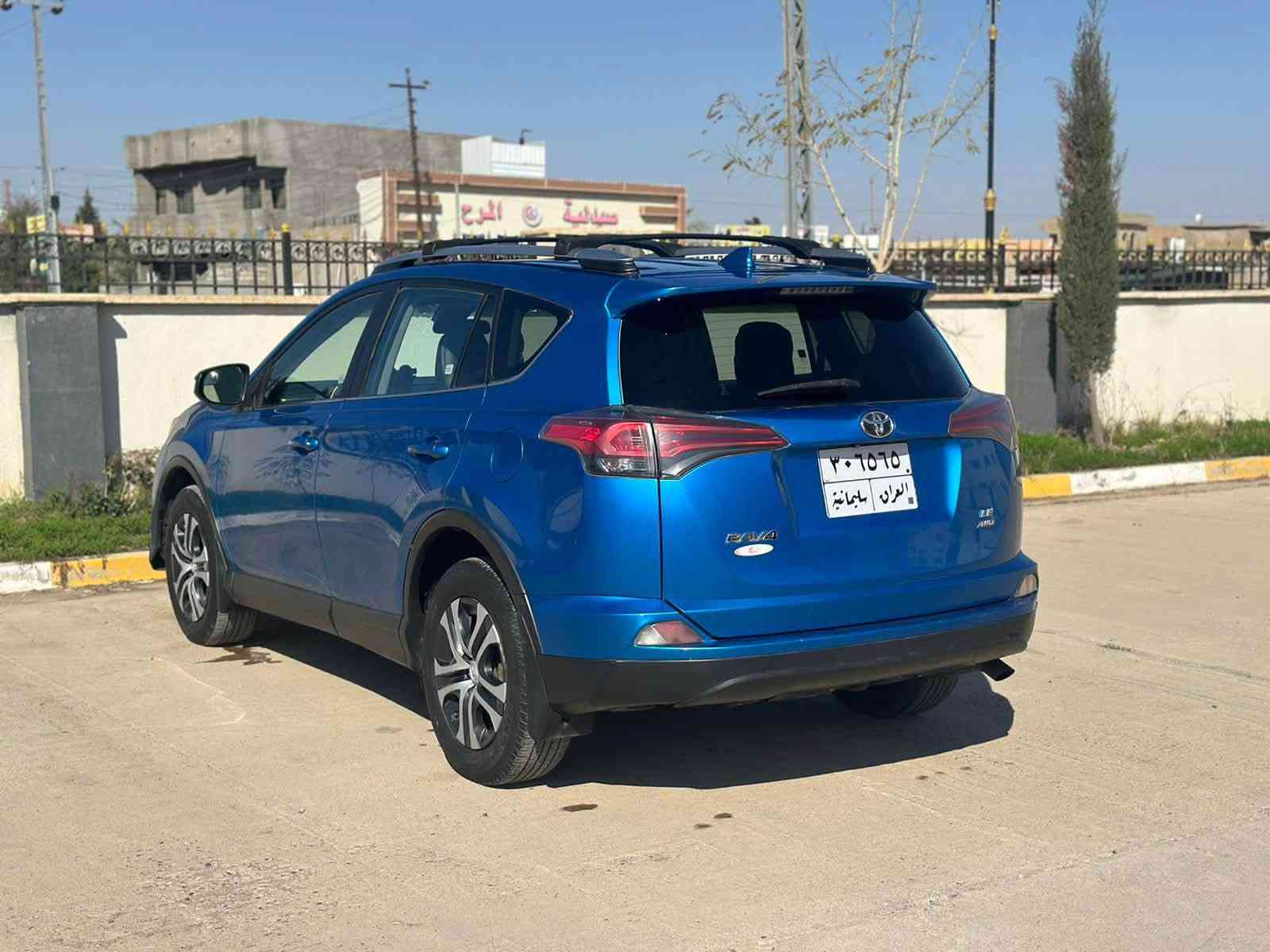 🚘 للبيع – Toyota RAV4 LE موديل 2018 – أمريكي 🇺🇸
📌 المواصفات العامة:
 • الموديل: 2018
 • الفئة: LE
 • الاستيراد: أمريكي
 • العداد: 94,600 ميل
 • رقم السيارة: سليمانية
 • السنوية: باسمي
⚙️ المواصفات الفنية:
 • محرك 2.5 لتر 4 سلندر
🔧 الحالة:
 • السيارة كلين ✔️
 • فقط ضرر خفيف برأس البونيد
 • تعديل على البارد بدون صبغ
 • لا توجد أي قطعة مبدلة
 • شاصي سليم 100%
 • الفحص متاح لأي مكان
- السعر : 144 

📞 للتواصل:
د. علاء يوسف الجبوري 
***********

