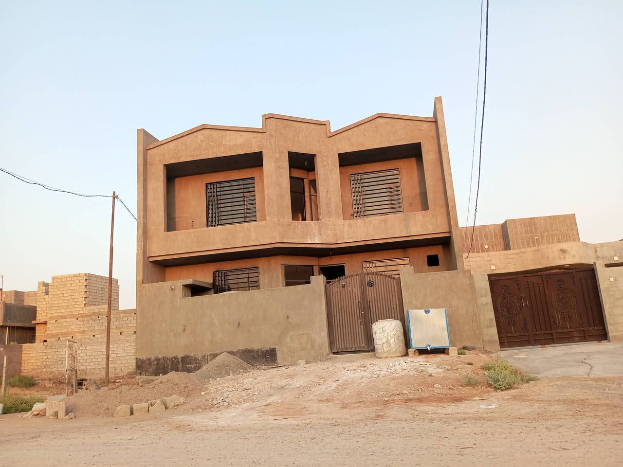 بيت للبيع هبهب حي المصطفى خلف البزل على الشارع الرئيسي مساحه ١٨٠
طابو زراعي سند 25 نقص سيراميك وتقفيل بناء درجة اولى السعر ٧٩ بي مجال 
***********
***********
