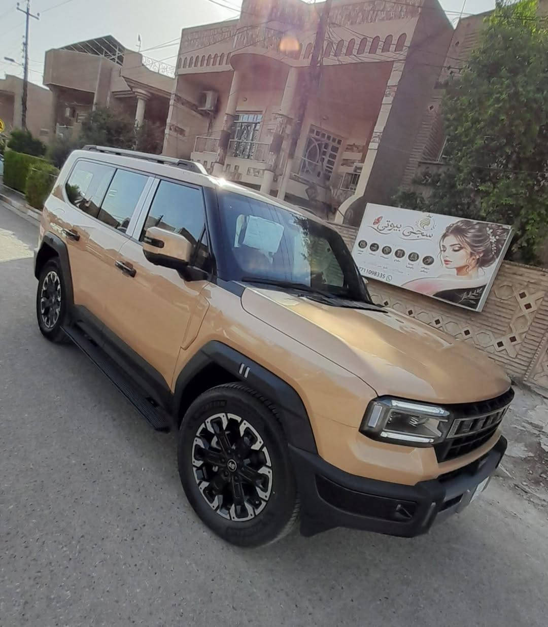 للبيع جيتور G700 بريميوم 2027
رقم بغداد 
لون السيارة الصحراوي المرغوب 

لون الداخل برتقالي 

الممشى: زيرو 0

المواصفات 

نوع المحرك: بلكن  PHEV

2.0 تيربو 4 سلندر مع محركين كهربائيين

قوة النظام تصل إلى 904 حصان

الدفع: رباعي 4WD

عدد المقاعد: 6

مكفولة وقيد الضمان

- عزم النظام 1135 نيوتن متر

- تسارع من 0 إلى 100 كم/ساعة خلال 4.6 ثانية

- بطارية فوسفات حديد الليثيوم

- محركان كهربائيان أمامي وخلفي

- هيكل شاصي مستقل Body-on-Frame

- تعليق هوائي وتحكم بالركوب حسب التجهيز

- خلوص أرضي 230 ملم مع تحكم بالاتفاع والانخفاض

- قدرة خوض بالماء تصل إلى 900 ملم

- زاوية اقتراب 35 درجة

- زاوية مغادرة 28 درجة

- قدرة سحب تصل إلى 2500 كغم

- خزان وقود 100 لتر

الراحة والفخامة:

- مقاعد متعددة الوظائف

- مقاعد 4 مساج

- مقاعد تدفئة وتبريد حسب التجهيز

- مقاعد أمامية مريحة مع مساند للساقين

- مقصورة واسعة من 6 مقاعد

- نظام صوت فاخر

- شاشة وأنظمة ترفيه متطورة

- كاميرات 540 درجة

- أنظمة مساعدة السائق والرادار

- مثبت سرعة متكيف

- مراقبة النقطة العمياء

- تحذير التصادم الخلفي

- مساعد تغيير المسار

- مساعد الحفاظ على المسار

- نظام مساعدة قيادة 

- مساعد الازدحام المروري

- مثبت سرعه ذكي 
- ضمان مليون كيلو متر او 10 سنوات من شركة هارلم 

- رقم التليفون ***********
