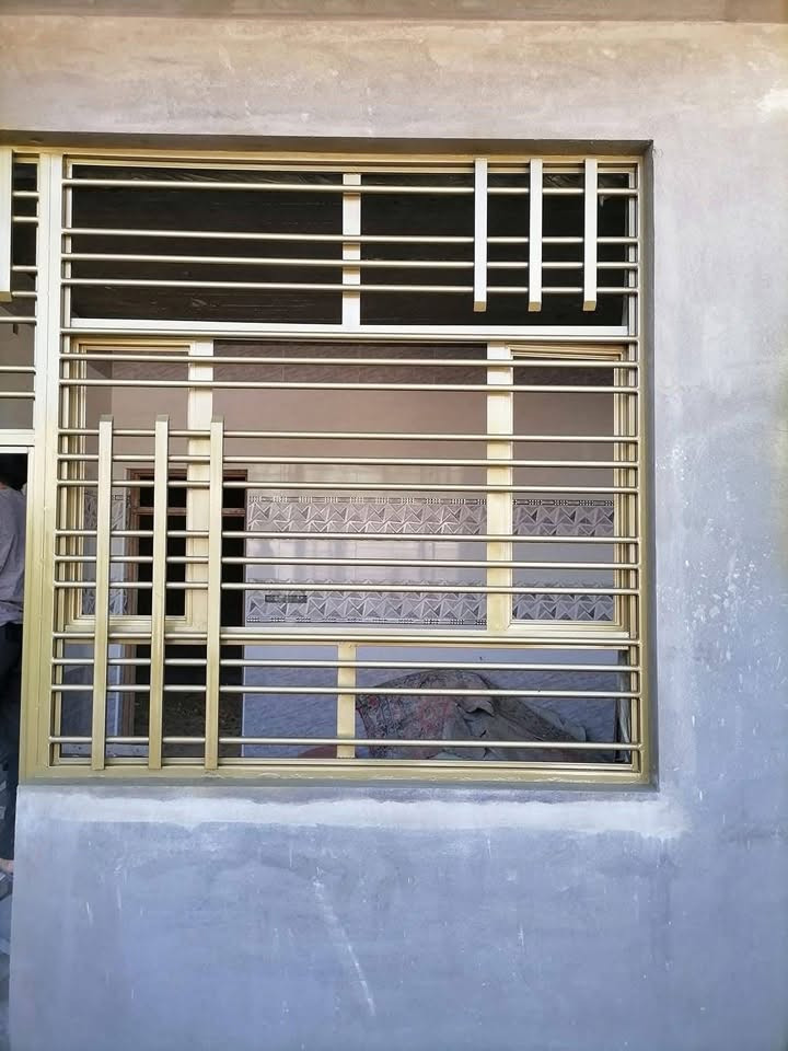 صبغ بيبان مع شبابيك حديد  شغل درجه اولى وبسعر مناسب مع التنضيف والنقشه للتواصل خاص او الاتصال على الرقم ***********
